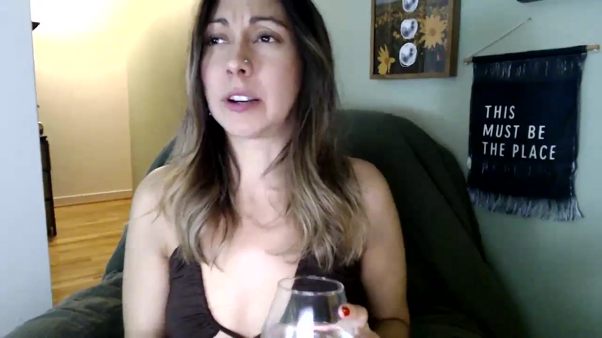 Gallery image thumbnail from Wheres_Willow's myfreecams stream on, 10/27/2023, 07:09 image 3 of 20