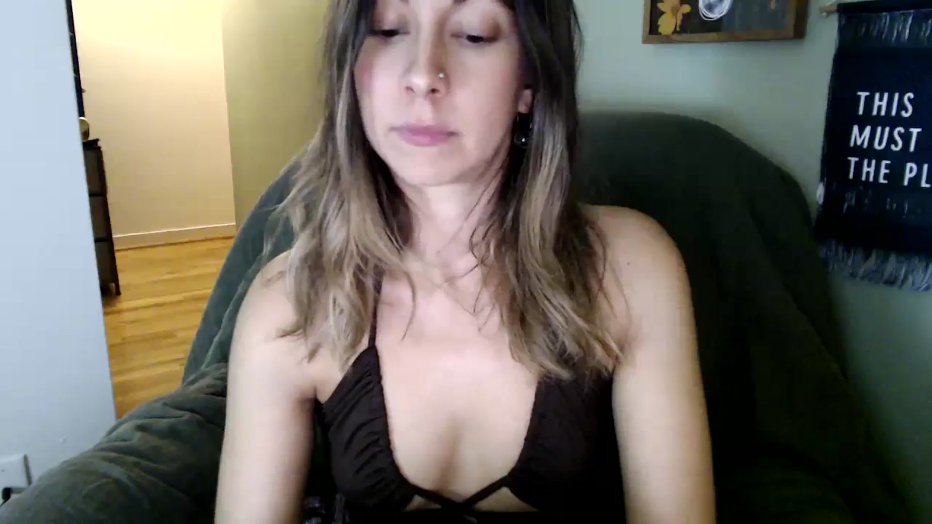 Gallery image thumbnail from Wheres_Willow's myfreecams stream on, 10/27/2023, 07:09 image 15 of 20
