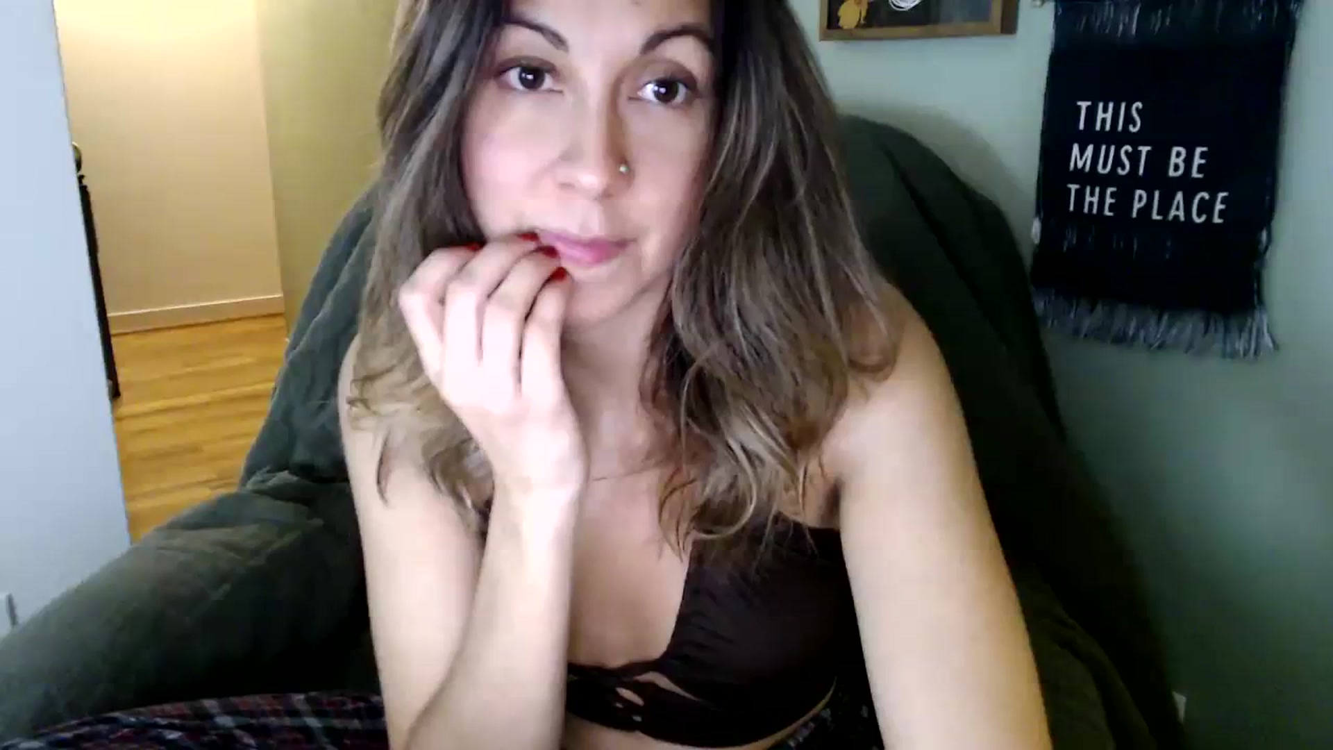 Gallery image thumbnail from Wheres_Willow's myfreecams stream on, 10/27/2023, 07:09 image 1 of 20