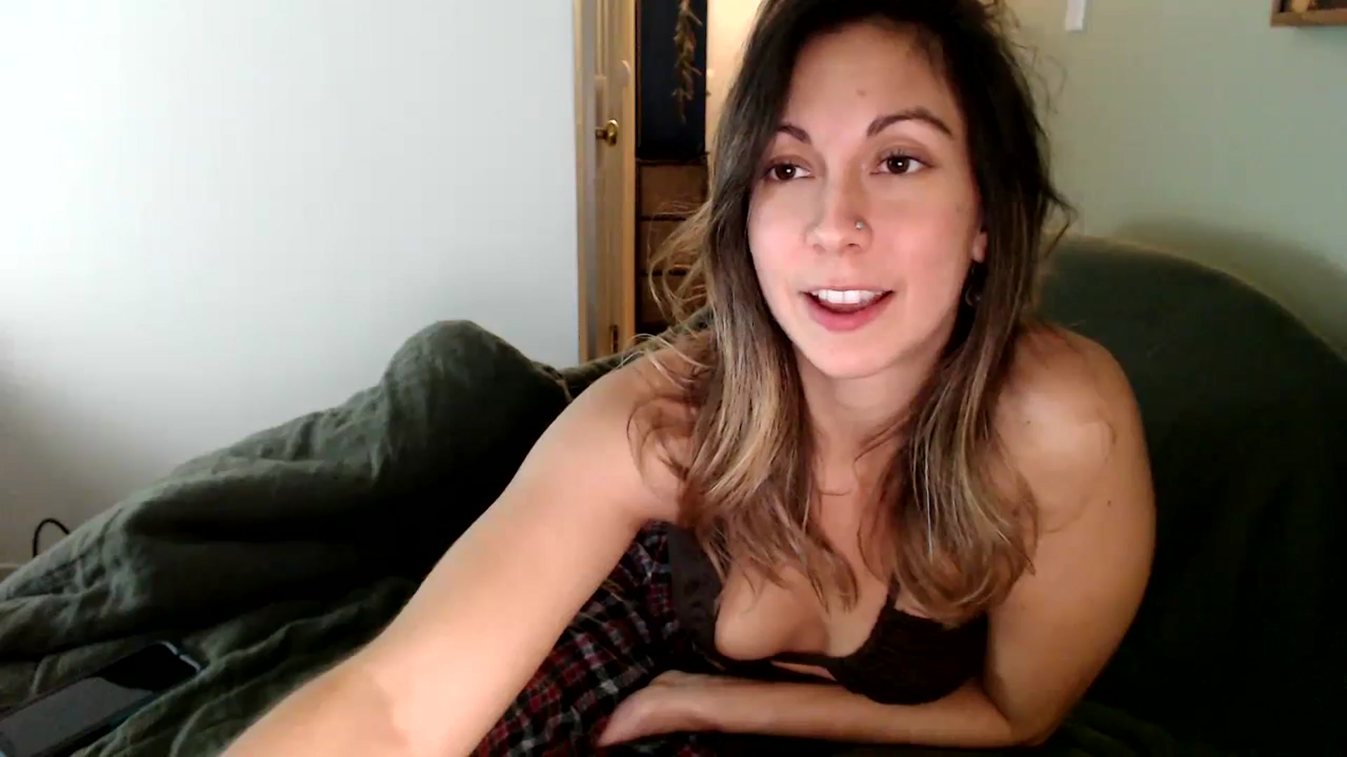 Gallery image thumbnail from Wheres_Willow's myfreecams stream on, 10/27/2023, 08:24 image 11 of 20