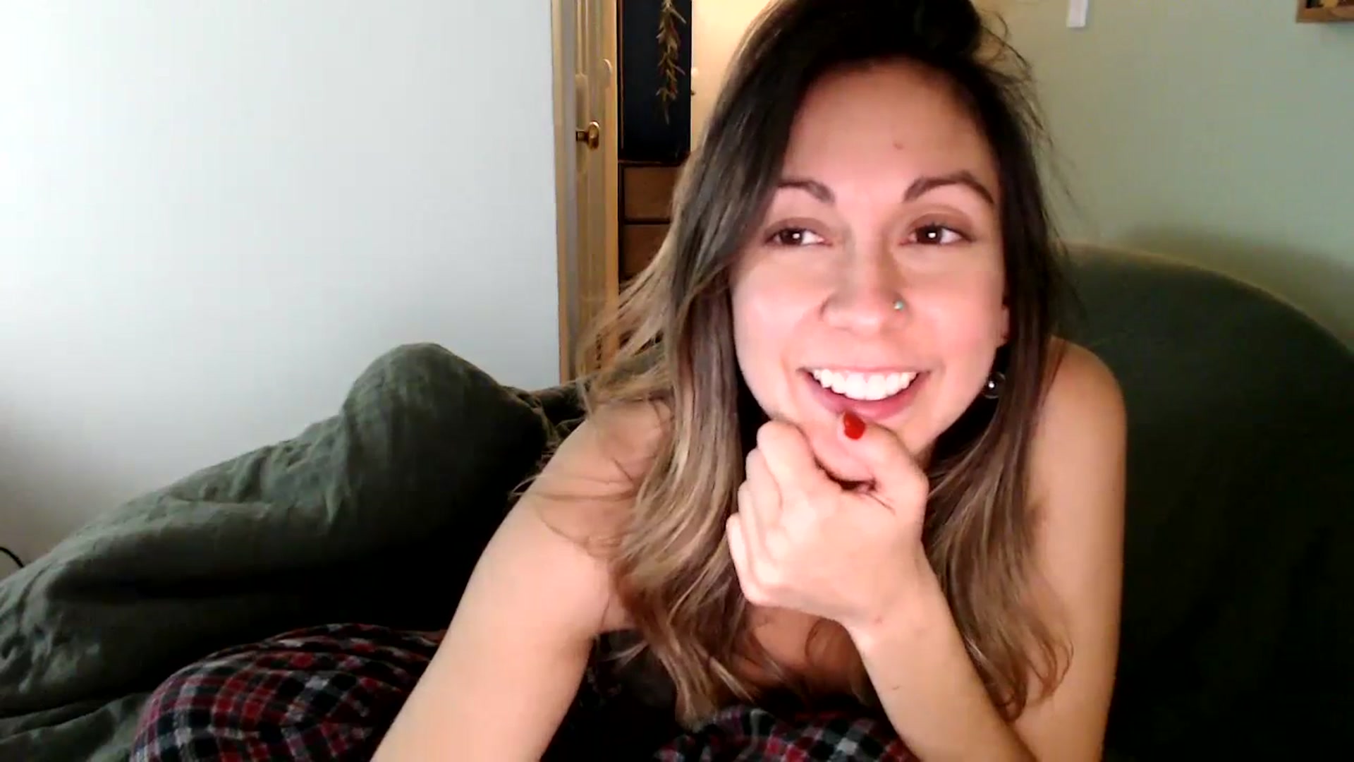 Gallery image thumbnail from Wheres_Willow's myfreecams stream on, 10/27/2023, 08:24 image 16 of 20