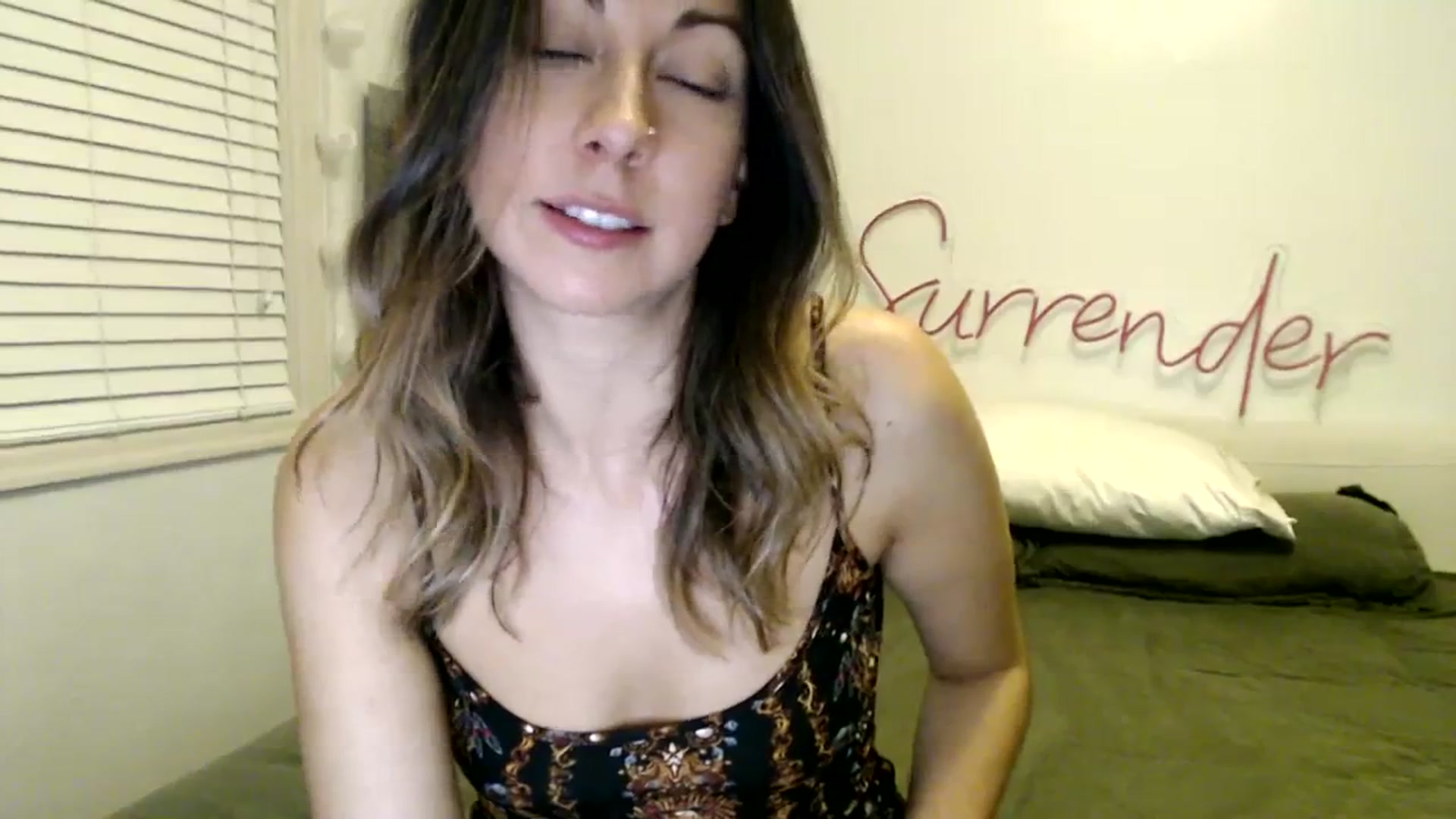 Gallery image thumbnail from Wheres_Willow's myfreecams stream on, 11/06/2023, 07:34 image 3 of 20