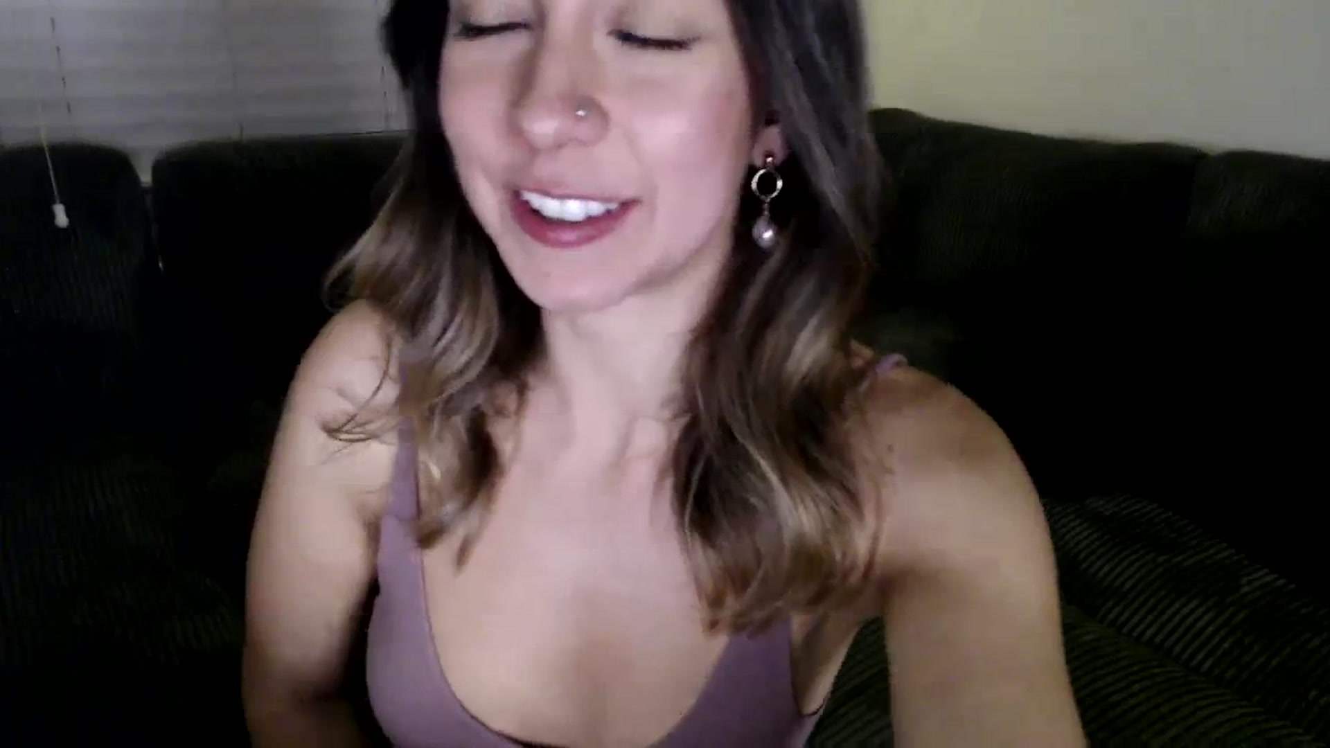 Gallery image thumbnail from Wheres_Willow's myfreecams stream on, 11/10/2023, 08:15 image 6 of 20