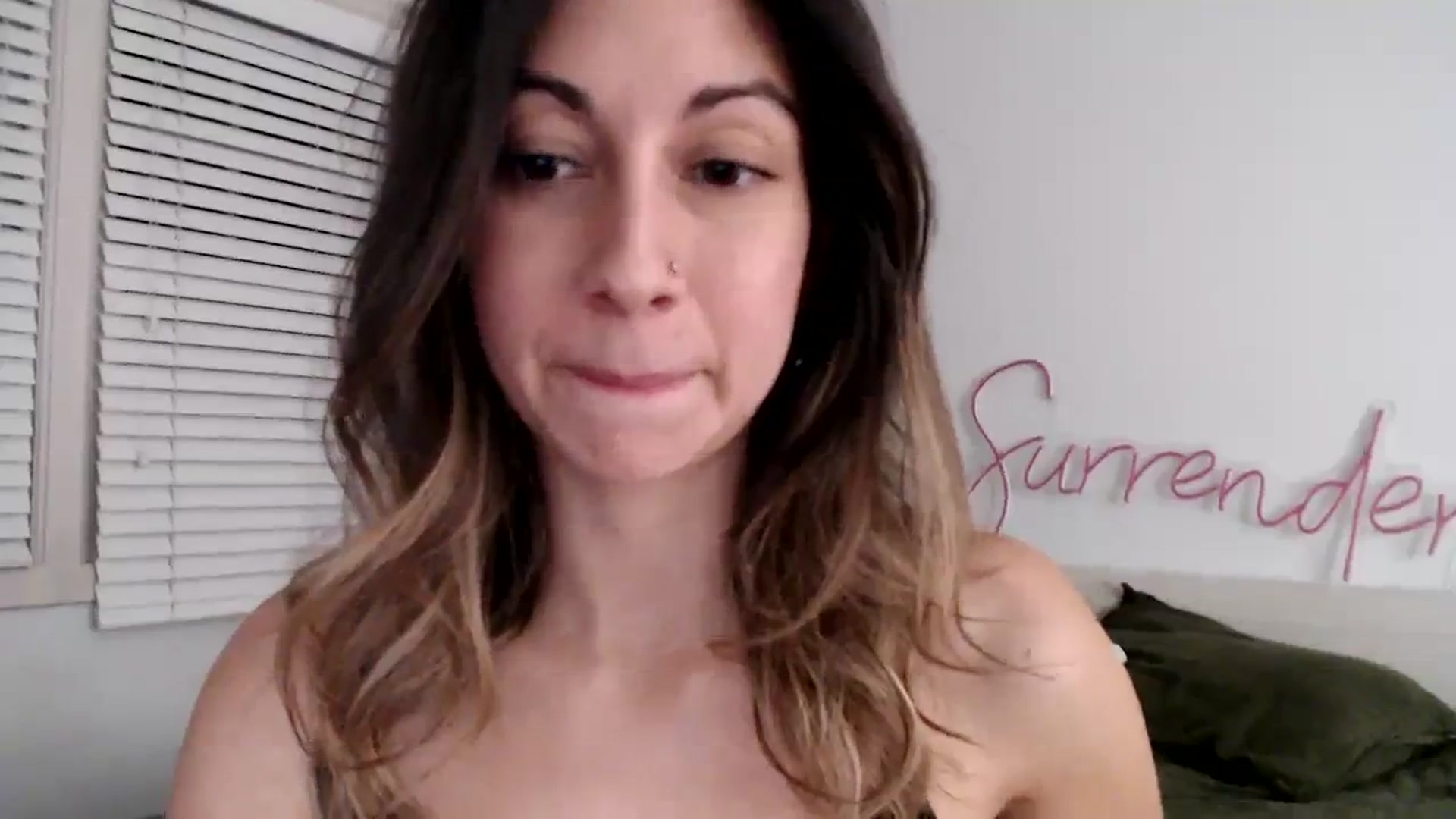 Gallery image thumbnail from Wheres_Willow's myfreecams stream on, 11/21/2023, 07:09 image 17 of 20