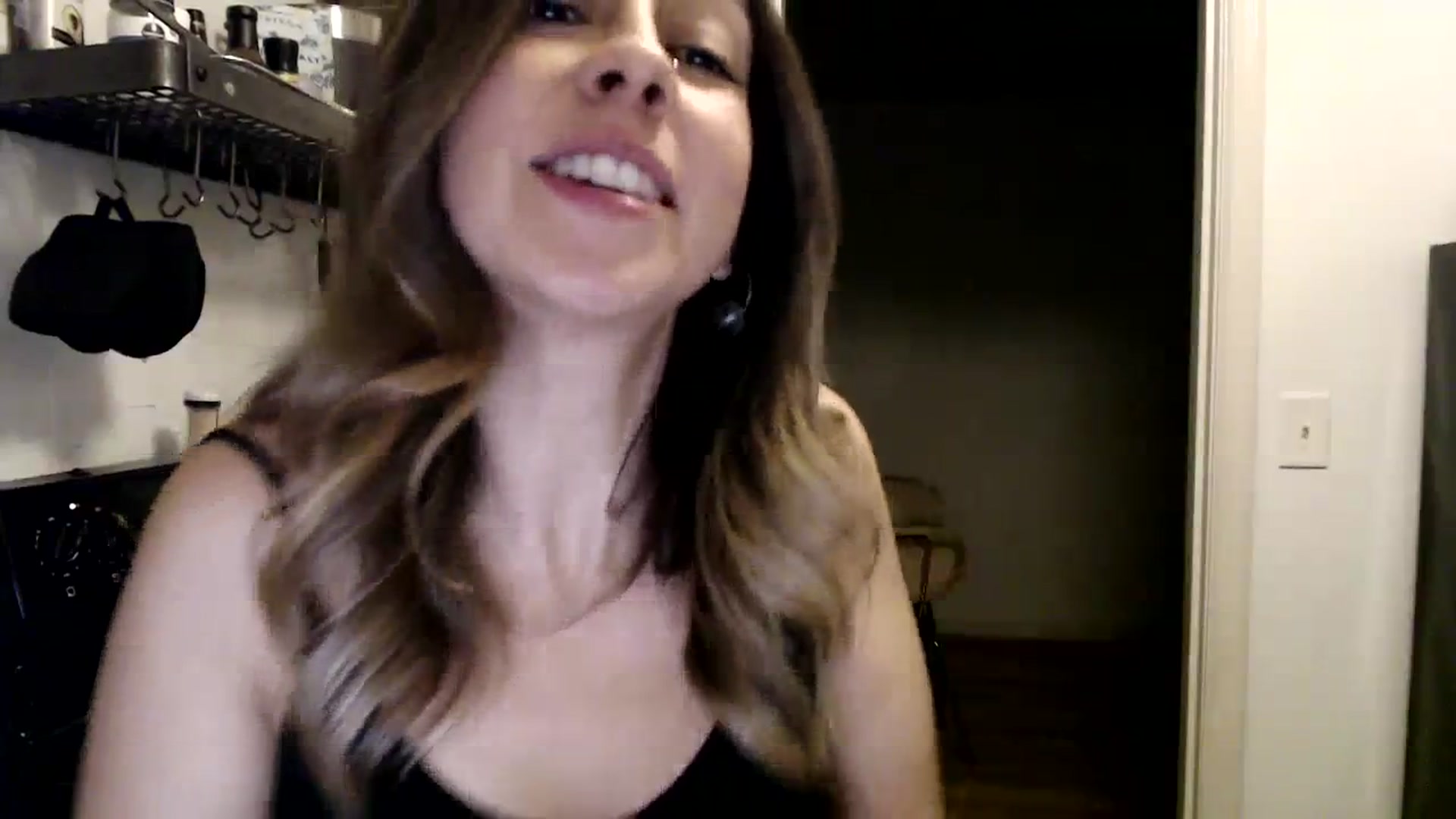 Gallery image thumbnail from Wheres_Willow's myfreecams stream on, 11/21/2023, 07:57 image 19 of 20