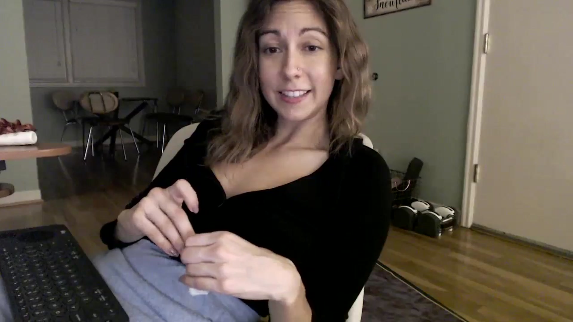 Gallery image thumbnail from Wheres_Willow's myfreecams stream on, 12/05/2023, 05:26 image 3 of 20