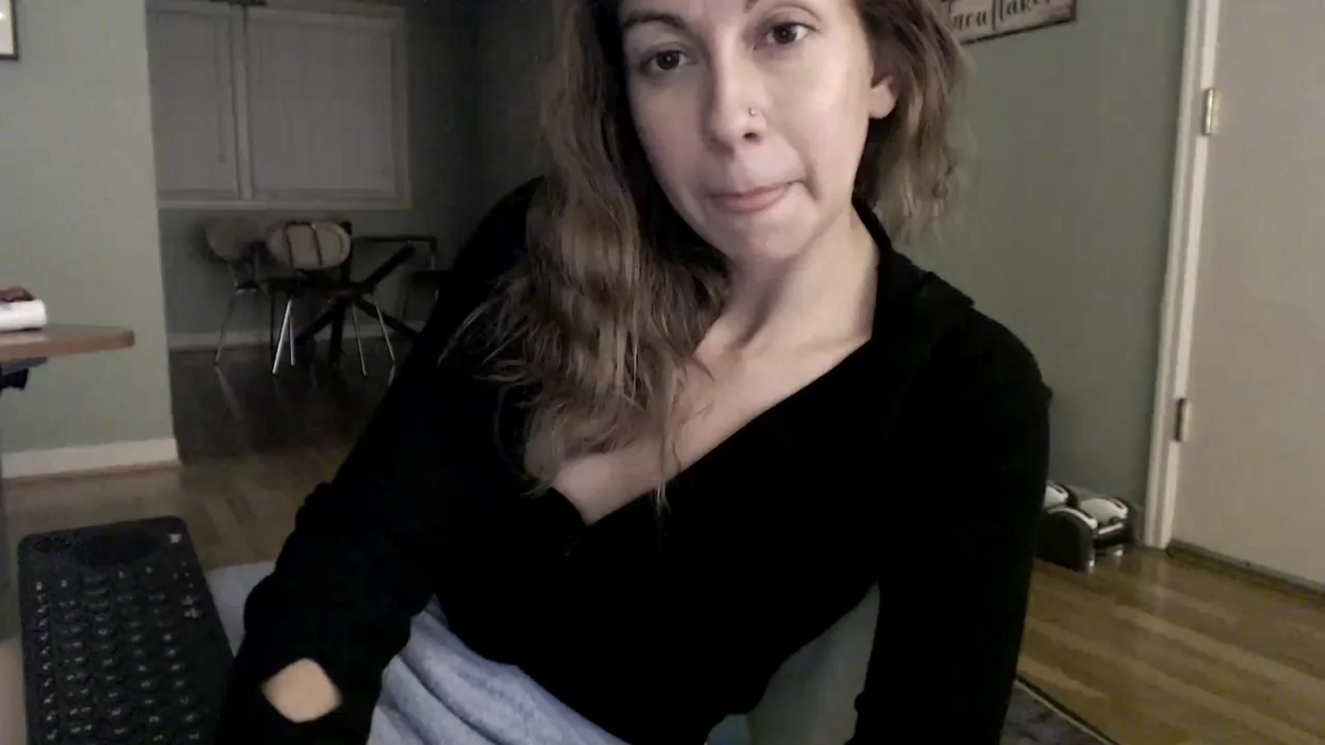 Gallery image thumbnail from Wheres_Willow's myfreecams stream on, 12/05/2023, 05:26 image 1 of 20