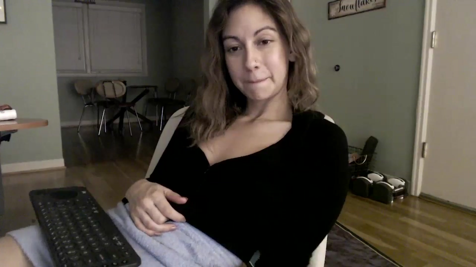 Gallery image thumbnail from Wheres_Willow's myfreecams stream on, 12/05/2023, 05:26 image 2 of 20