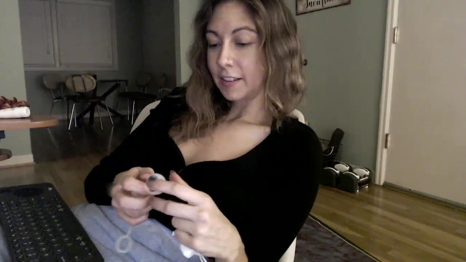 Gallery image thumbnail from Wheres_Willow's myfreecams stream on, 12/05/2023, 05:26 image 4 of 20