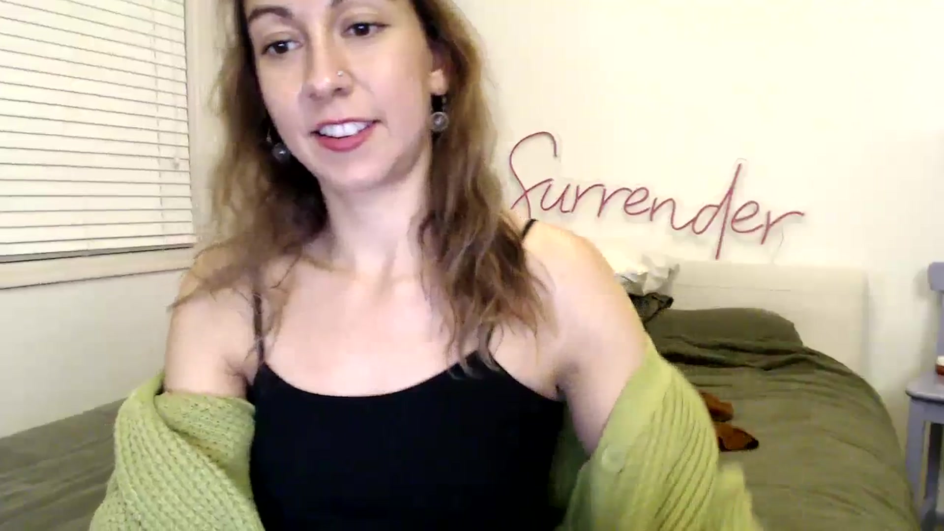 Gallery image thumbnail from Wheres_Willow's myfreecams stream on, 12/06/2023, 07:03 image 14 of 20