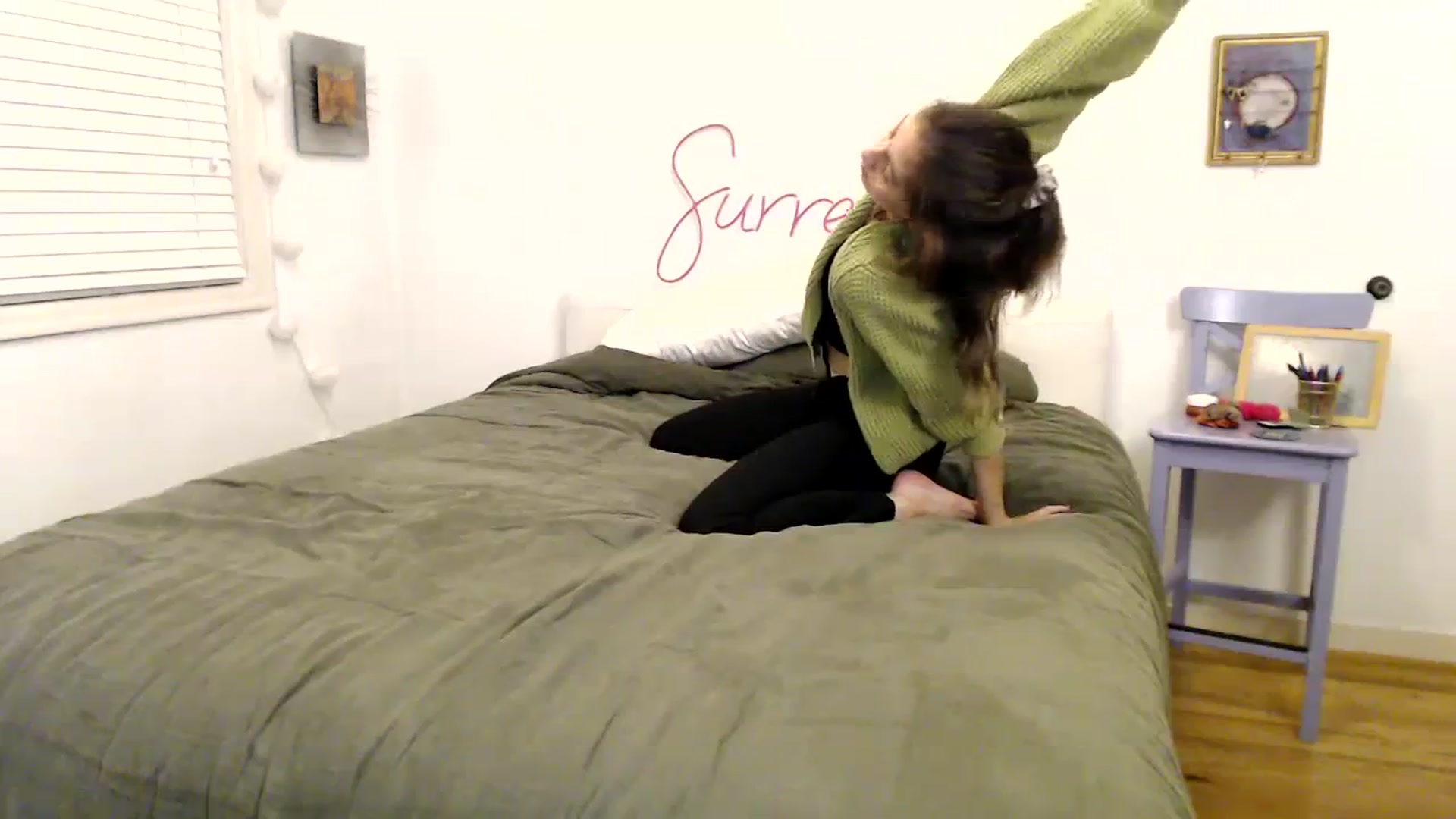 Gallery image thumbnail from Wheres_Willow's myfreecams stream on, 12/06/2023, 07:03 image 18 of 20