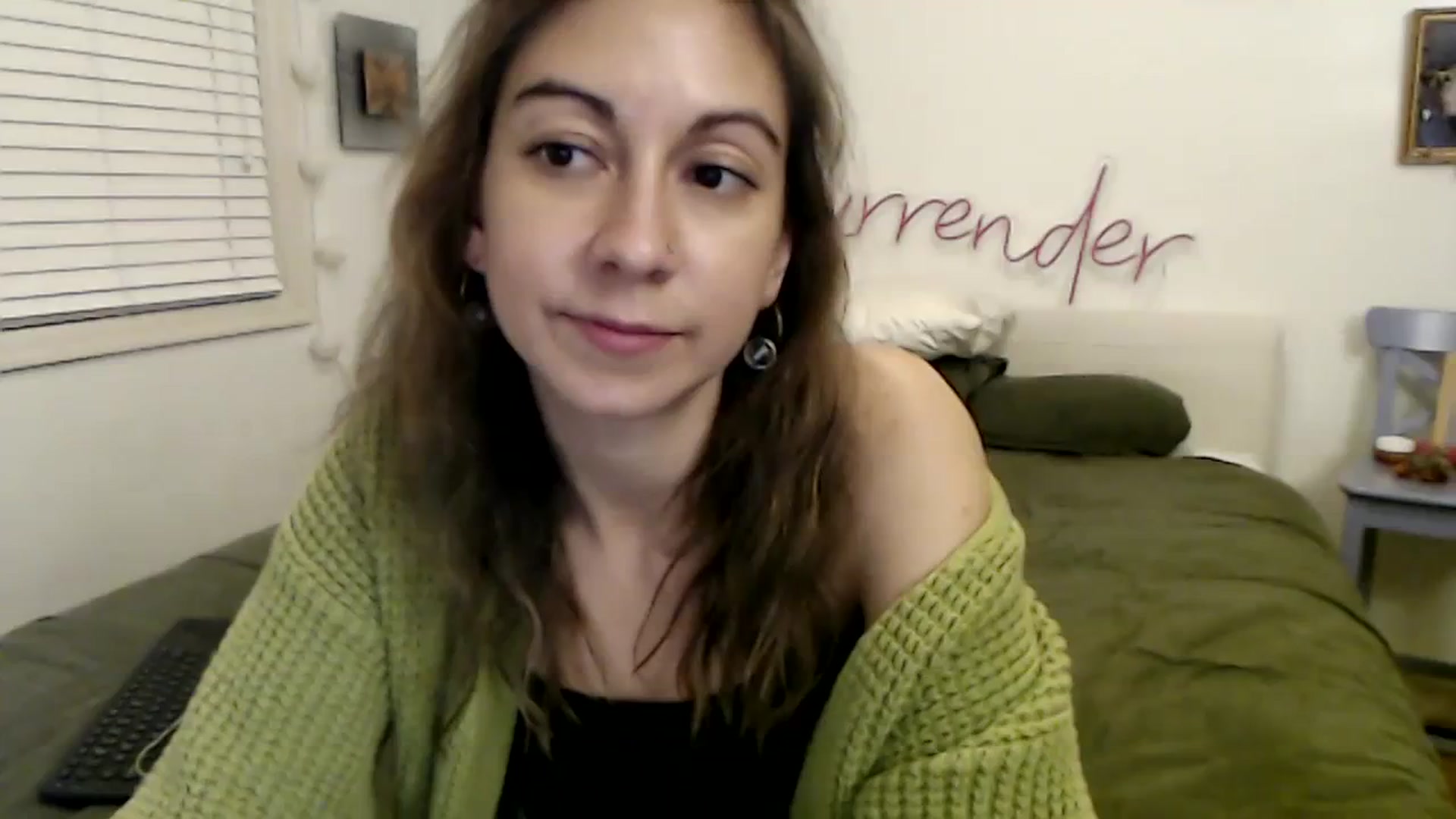 Gallery image thumbnail from Wheres_Willow's myfreecams stream on, 12/06/2023, 10:25 image 1 of 20