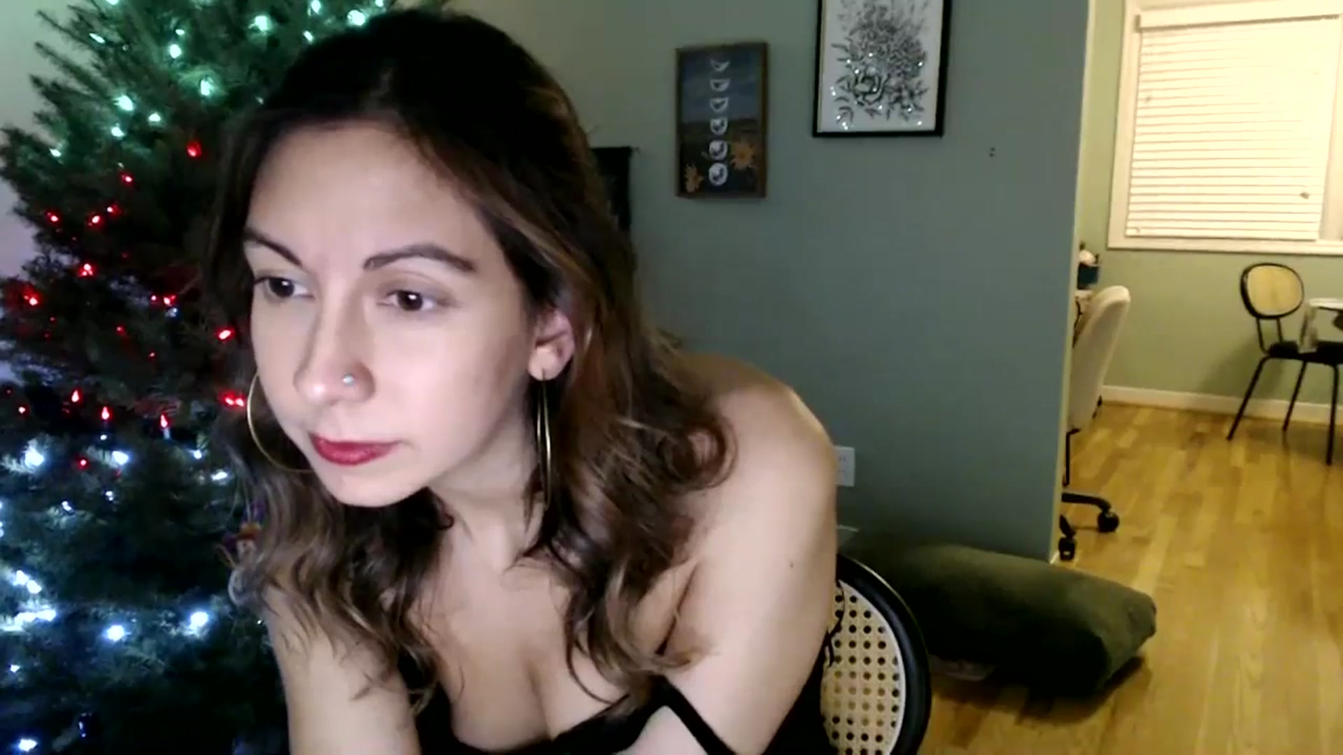 Gallery image thumbnail from Wheres_Willow's myfreecams stream on, 12/29/2023, 08:01 image 10 of 20