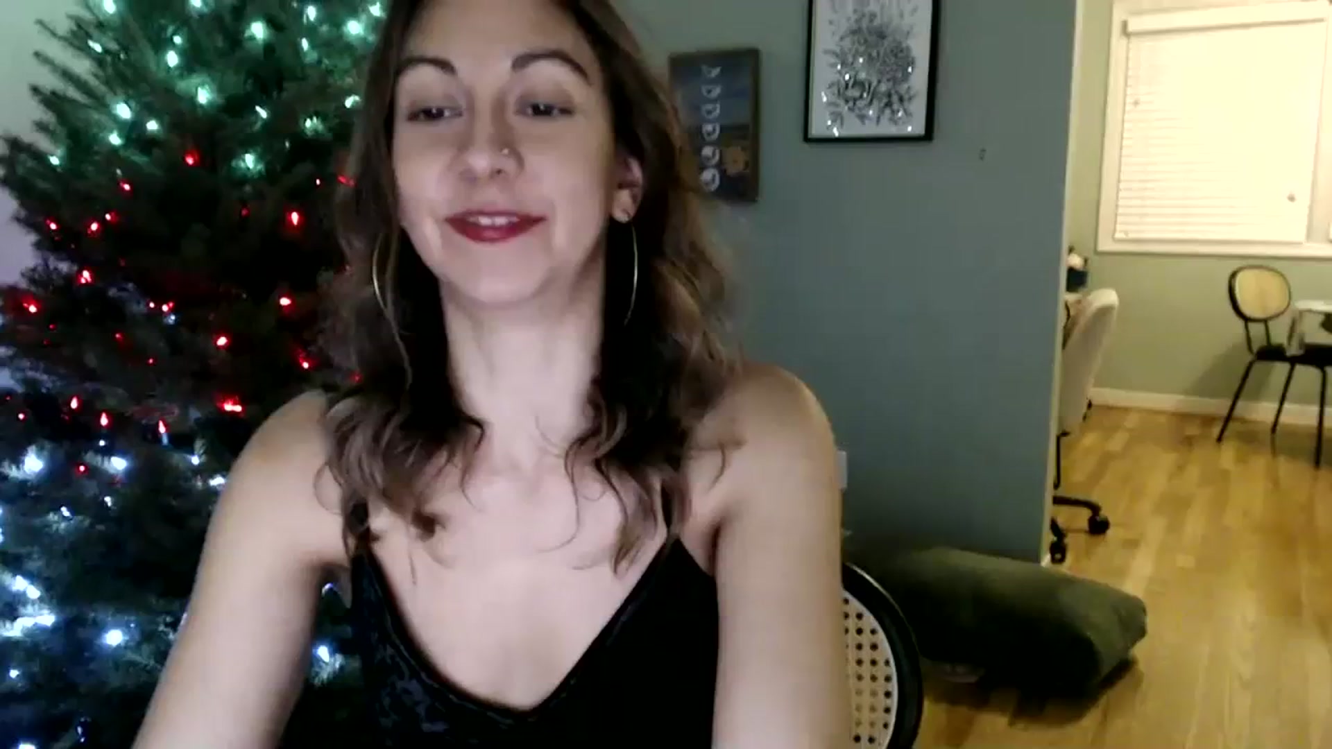 Gallery image thumbnail from Wheres_Willow's myfreecams stream on, 12/29/2023, 08:01 image 9 of 20