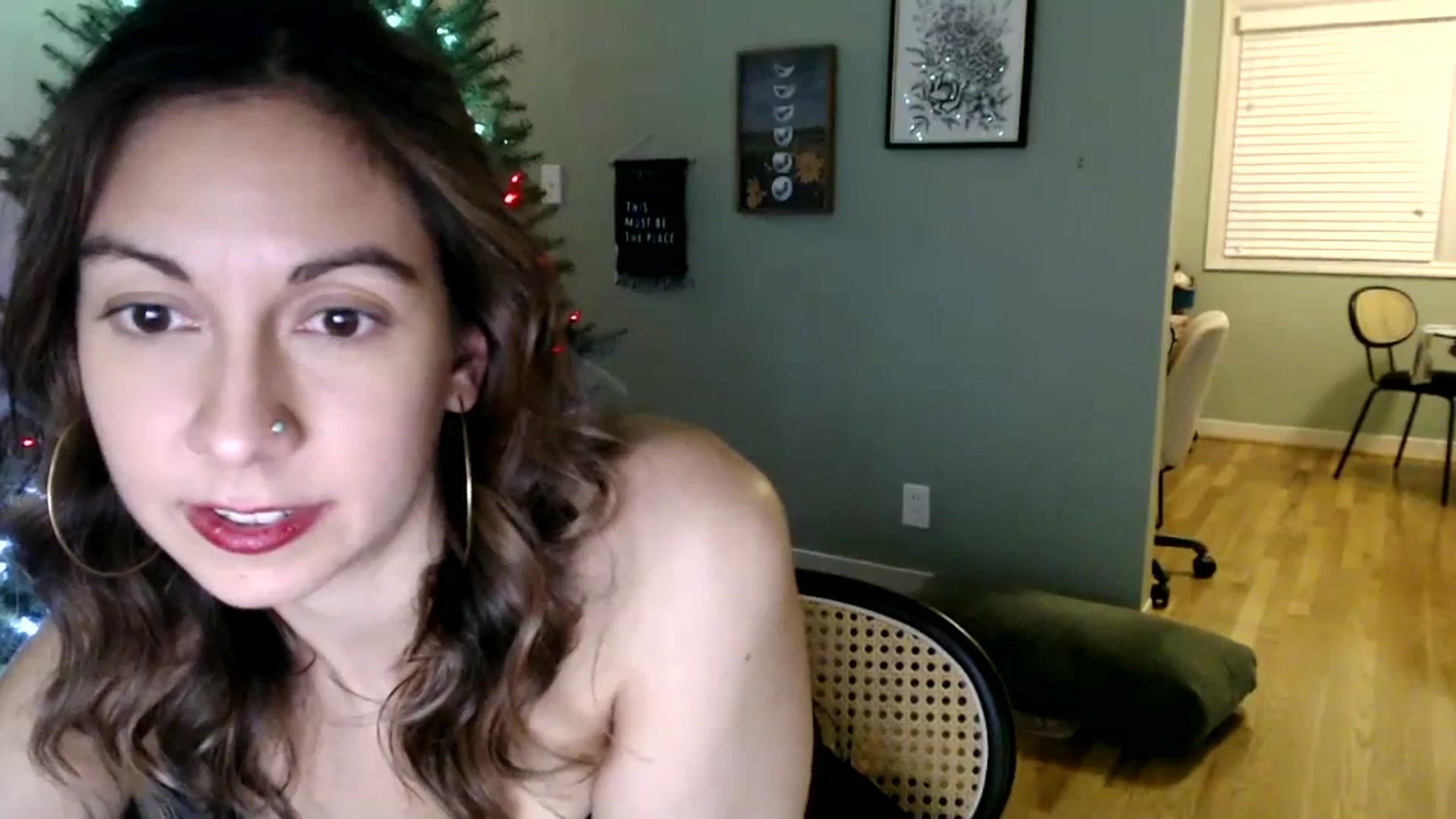 Gallery image thumbnail from Wheres_Willow's myfreecams stream on, 12/29/2023, 08:01 image 11 of 20