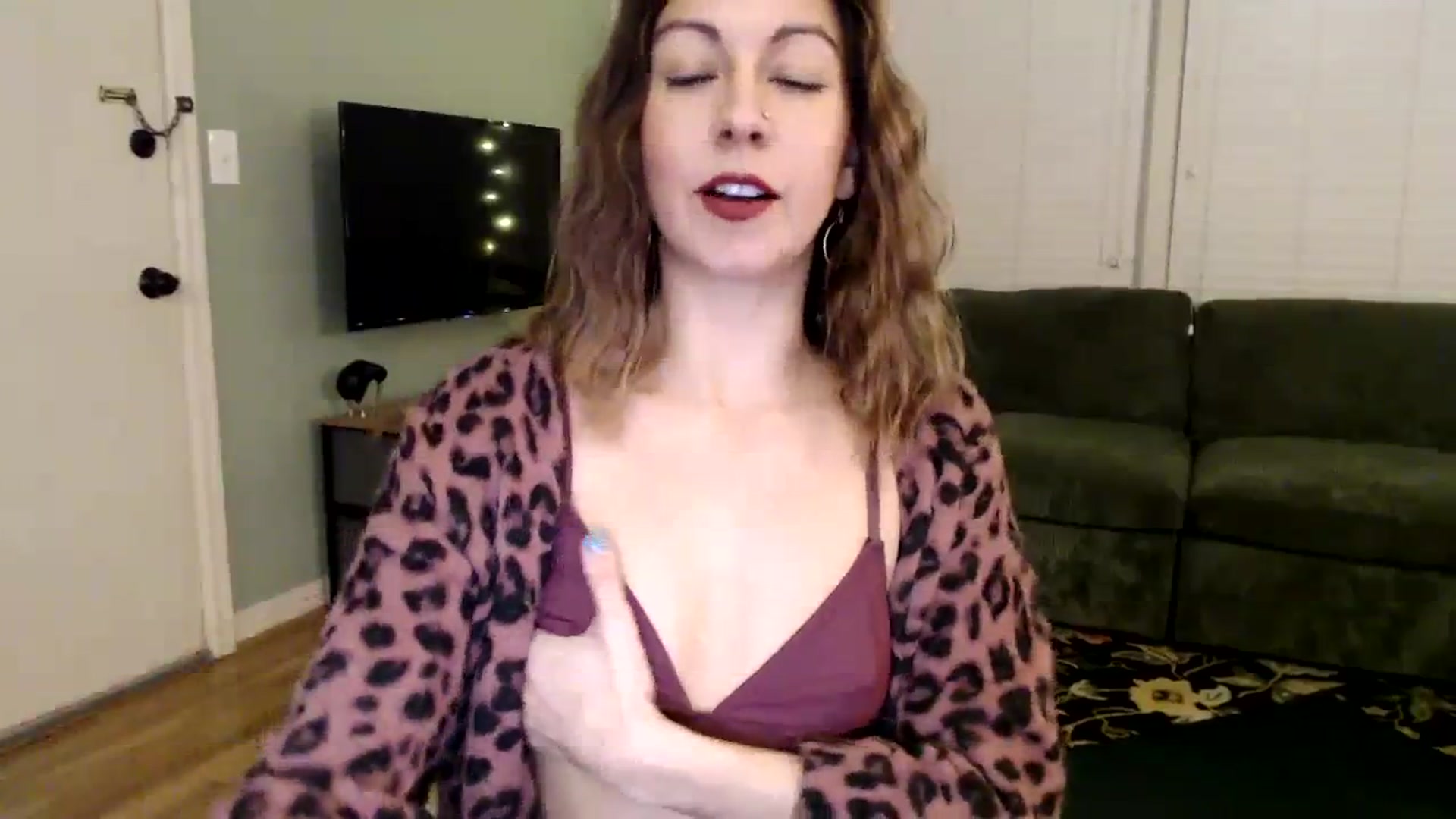 Gallery image thumbnail from Wheres_Willow's myfreecams stream on, 02/05/2024, 08:45 image 11 of 20