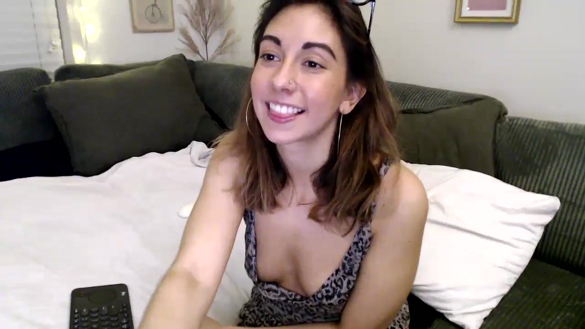 Gallery image thumbnail from Wheres_Willow's myfreecams stream on, 02/21/2024, 06:04 image 10 of 20