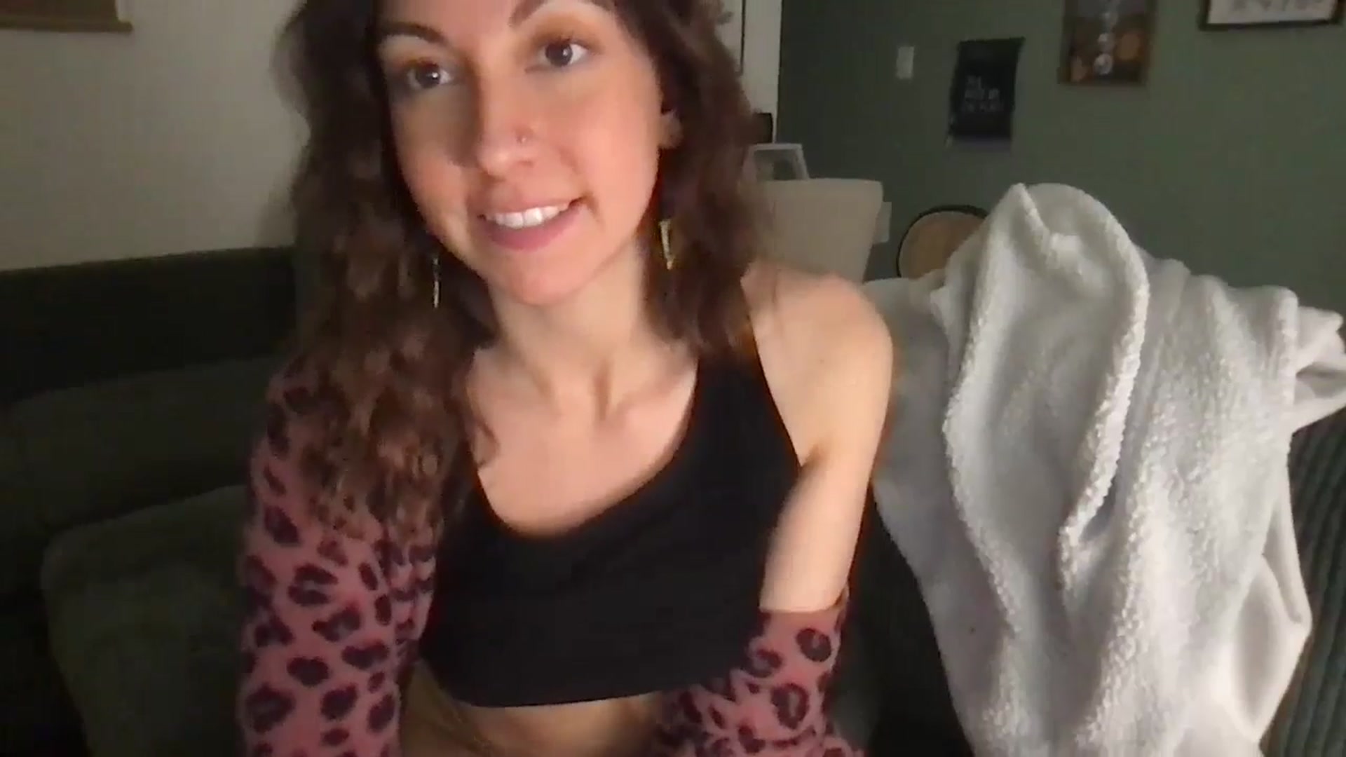 Gallery image thumbnail from Wheres_Willow's myfreecams stream on, 04/18/2024, 05:06 image 7 of 20