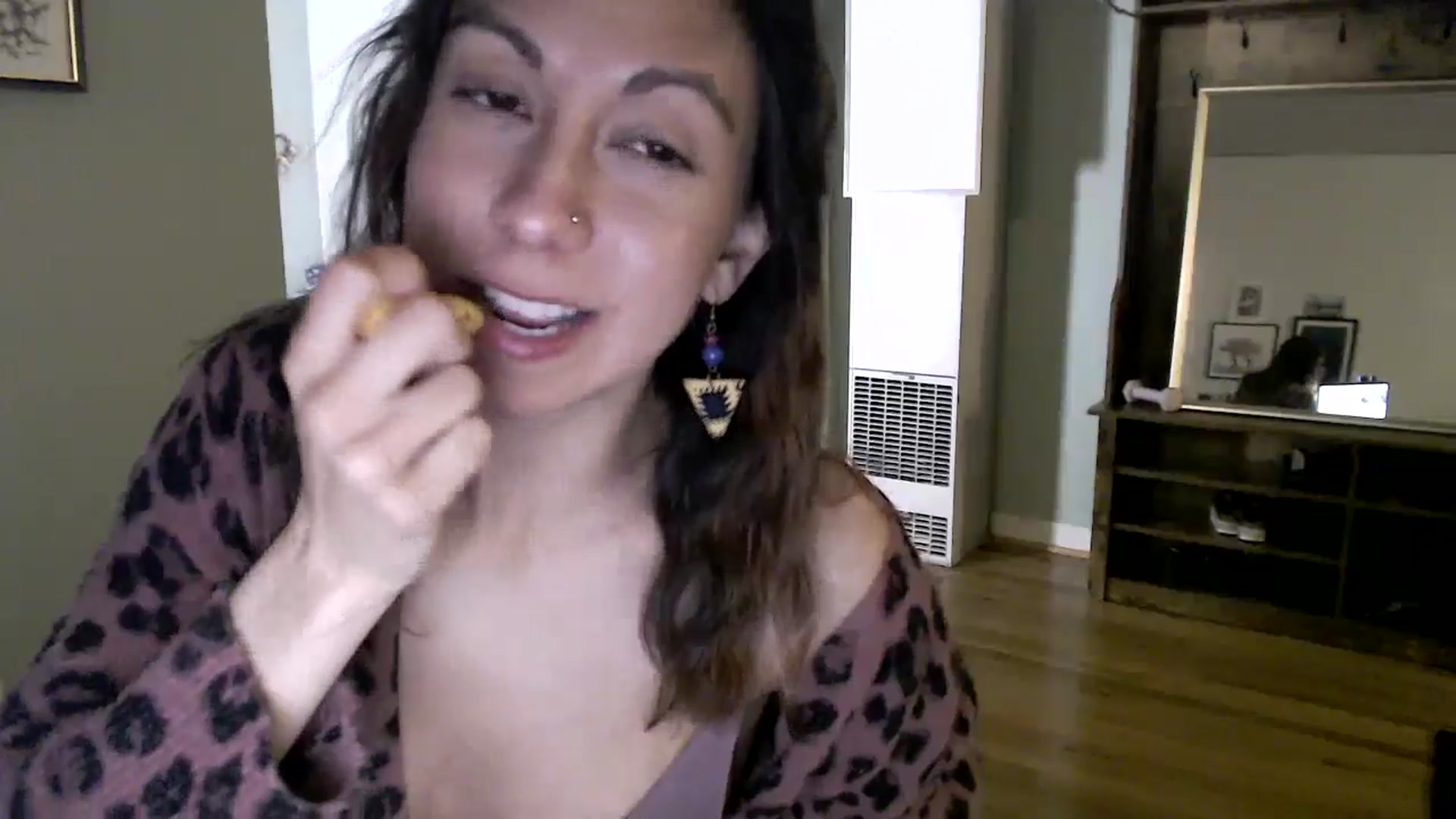 Gallery image thumbnail from Wheres_Willow's myfreecams stream on, 04/29/2024, 04:10 image 11 of 20