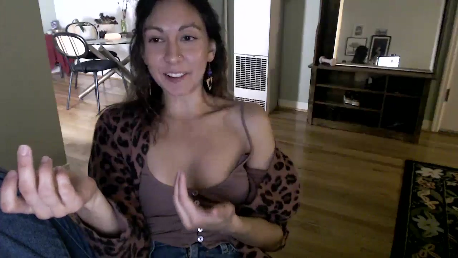 Gallery image thumbnail from Wheres_Willow's myfreecams stream on, 04/29/2024, 04:10 image 3 of 20