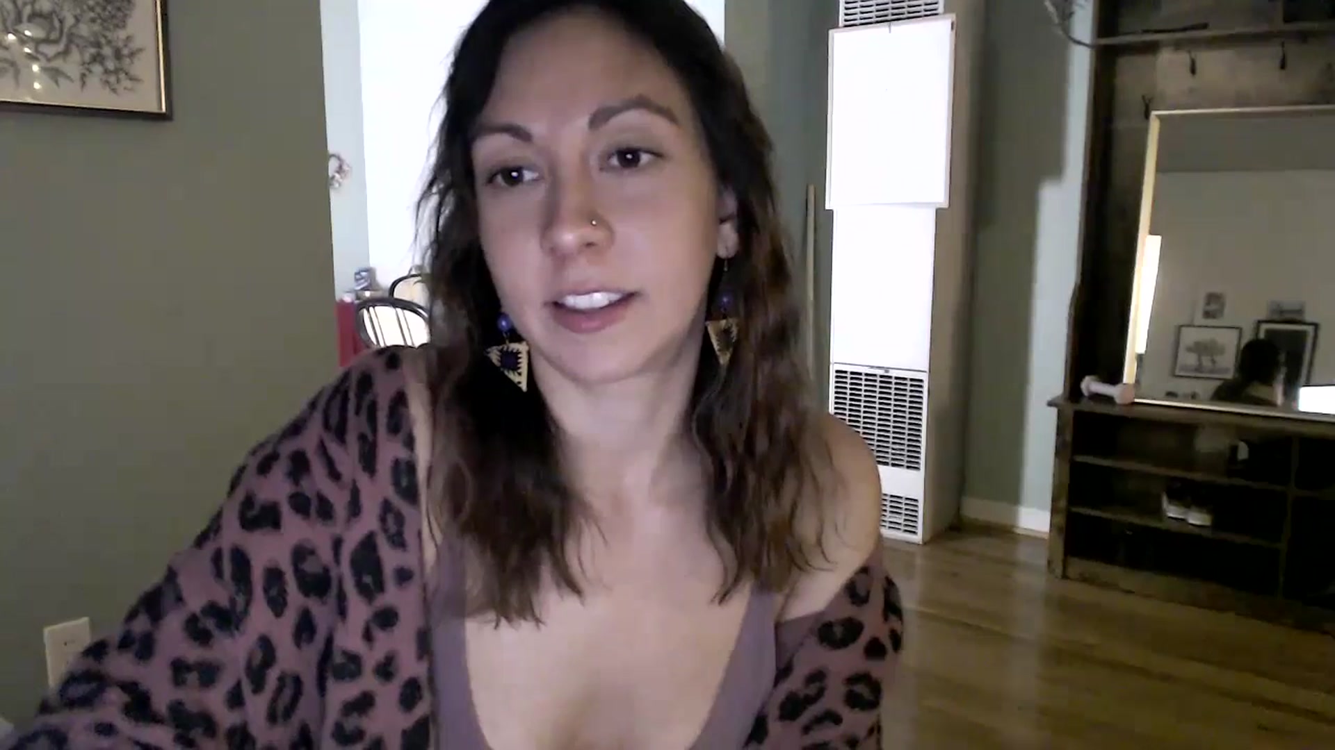 Gallery image thumbnail from Wheres_Willow's myfreecams stream on, 04/29/2024, 04:10 image 15 of 20