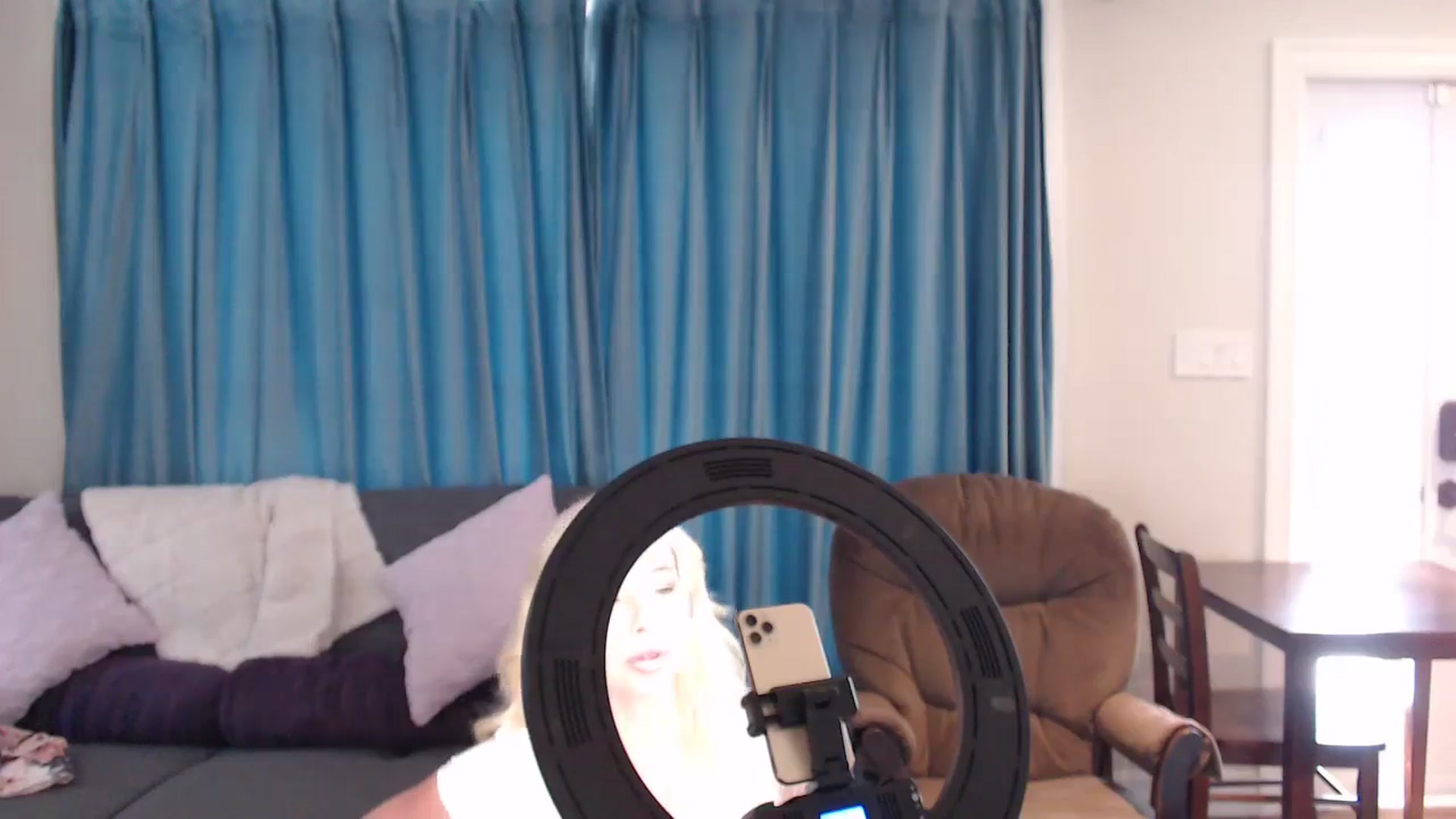 Gallery image thumbnail from WhiskeyTits's myfreecams stream on, 06/02/2024, 18:54 image 6 of 20
