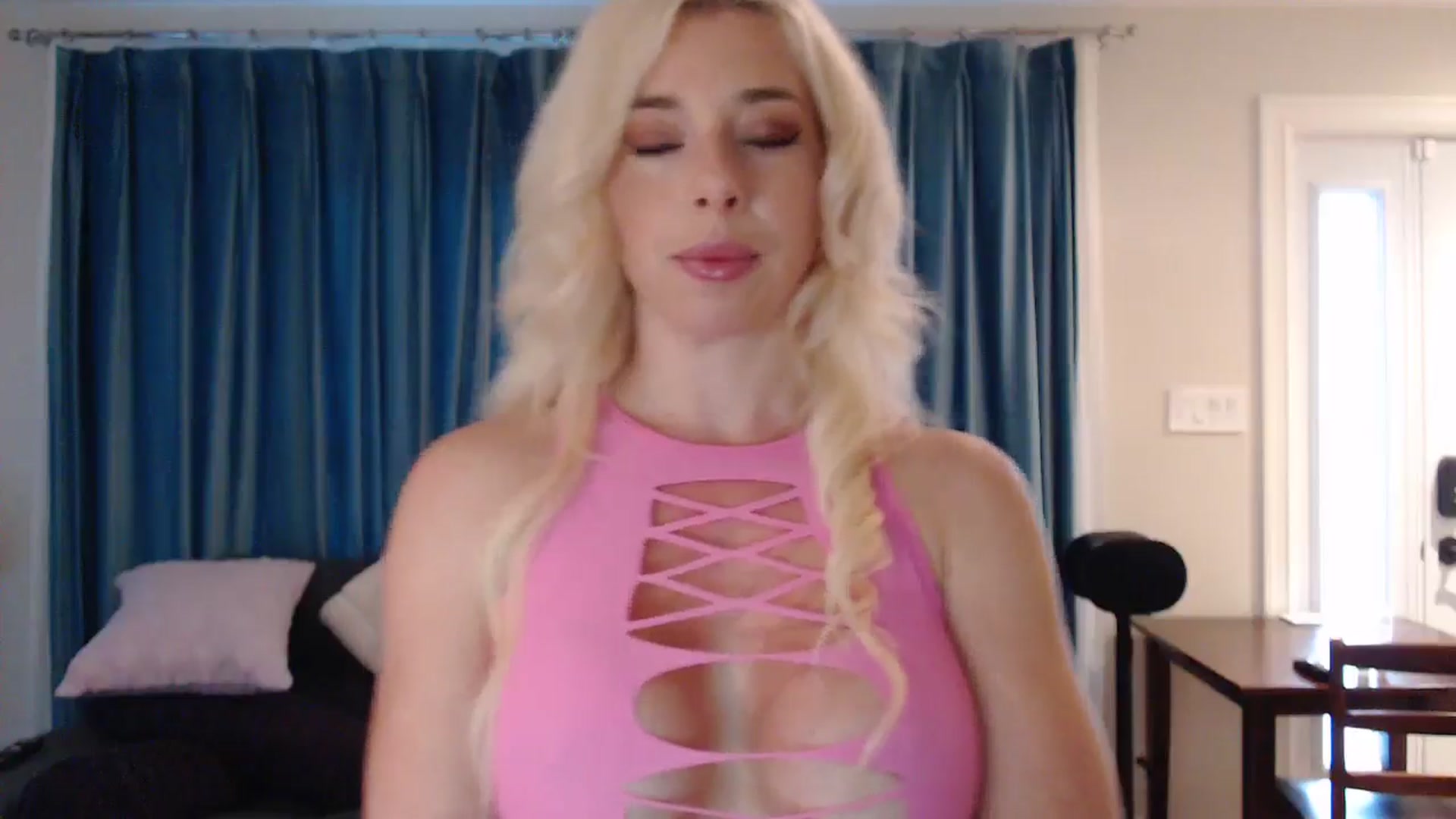 Gallery image thumbnail from WhiskeyTits's myfreecams stream on, 07/17/2024, 10:19 image 5 of 20