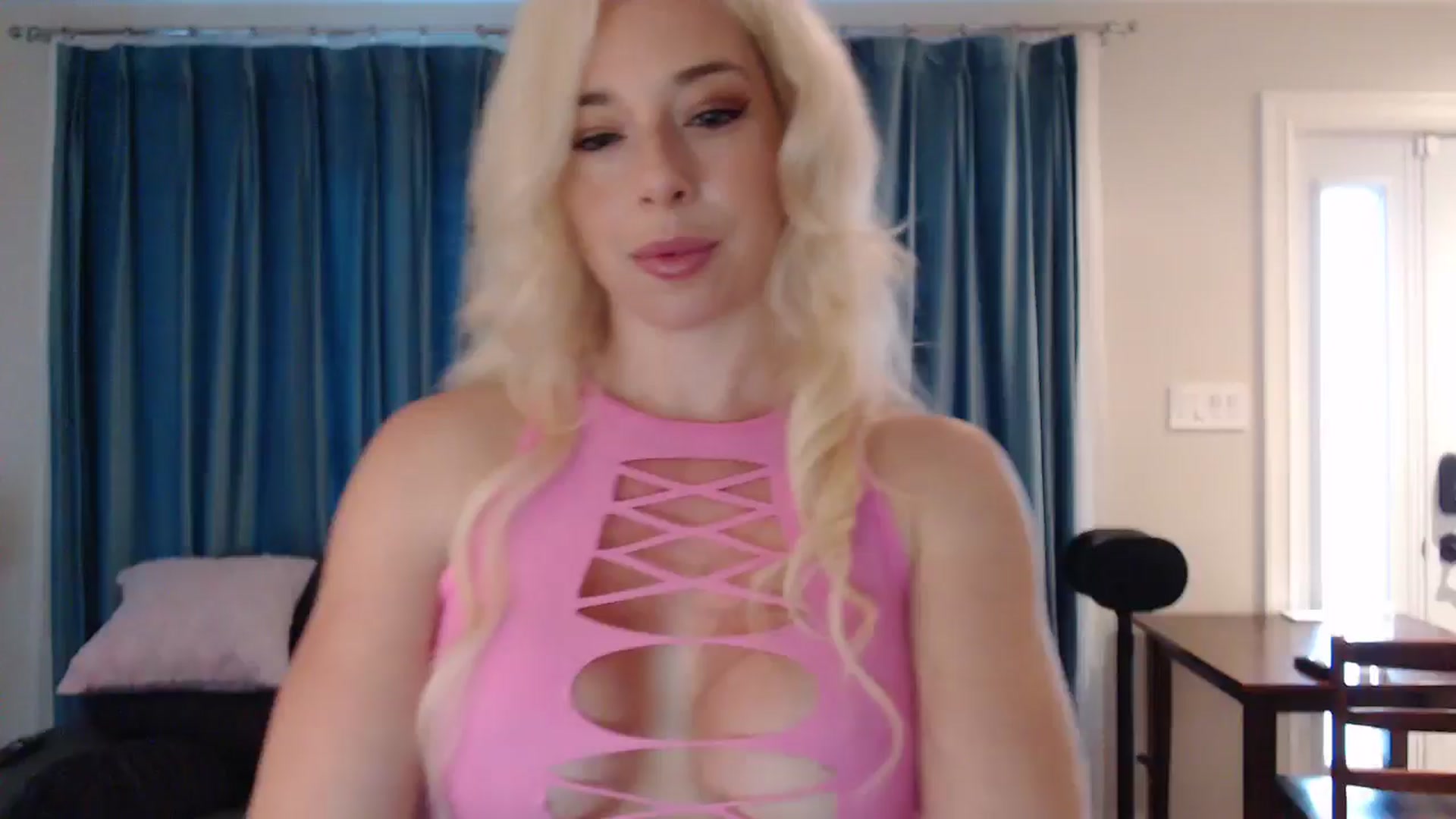 Gallery image thumbnail from WhiskeyTits's myfreecams stream on, 07/17/2024, 10:19 image 12 of 20