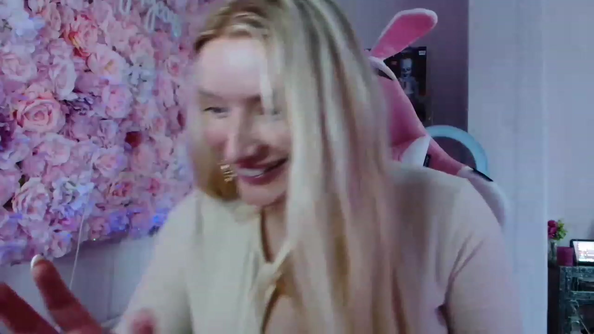 Gallery image thumbnail from WhiskyBunny's myfreecams stream on, 03/25/2023, 08:41 image 4 of 20