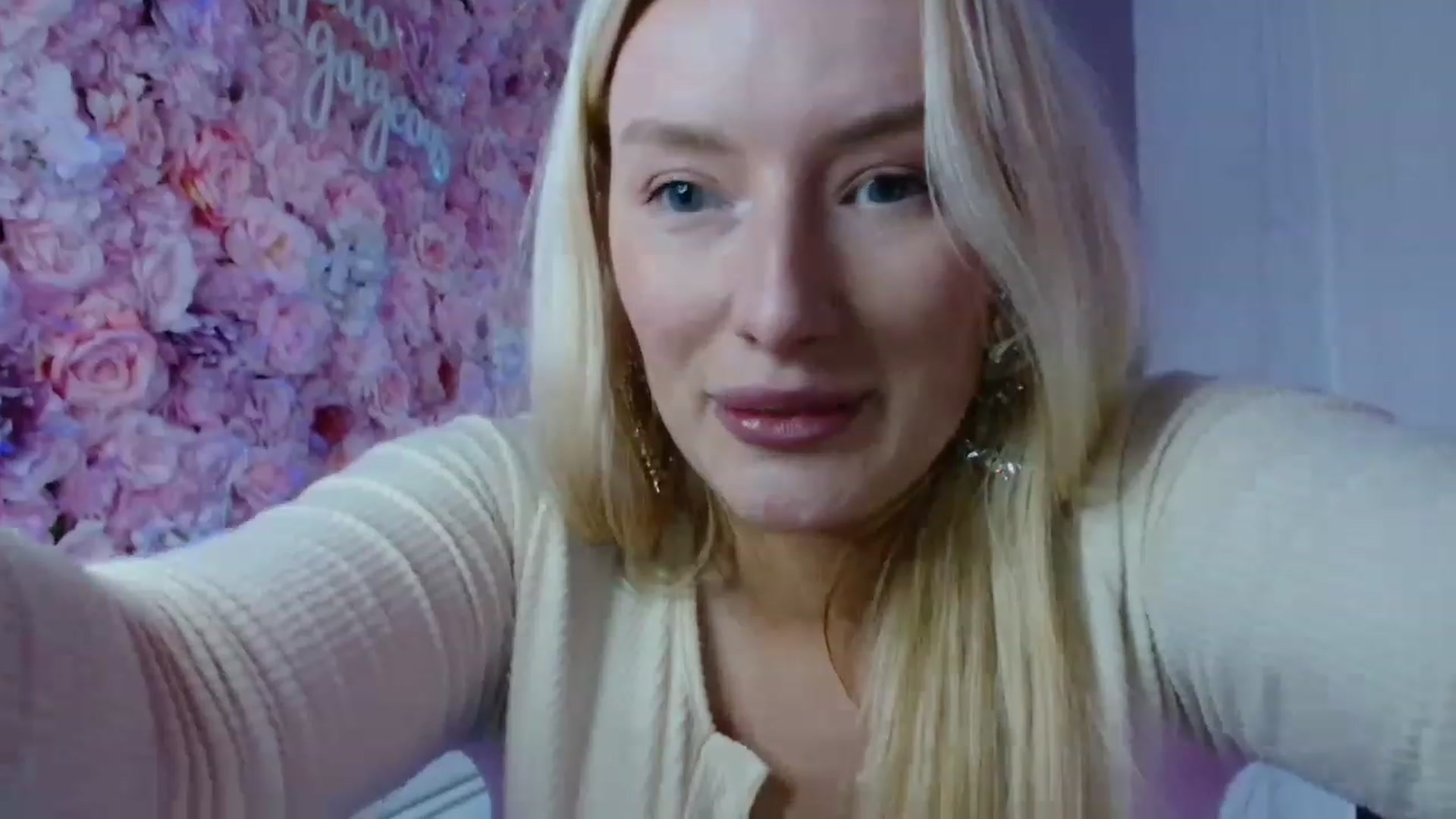 Gallery image thumbnail from WhiskyBunny's myfreecams stream on, 03/25/2023, 08:41 image 8 of 20