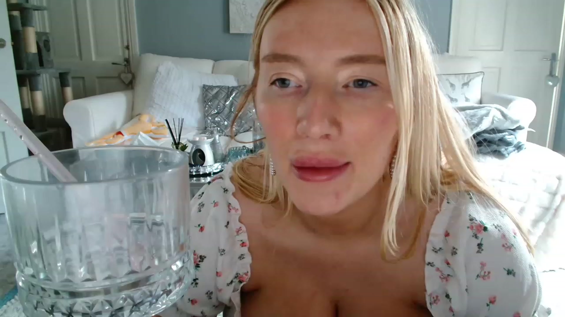 Gallery image thumbnail from WhiskyBunny's myfreecams stream on, 06/18/2023, 14:29 image 2 of 20