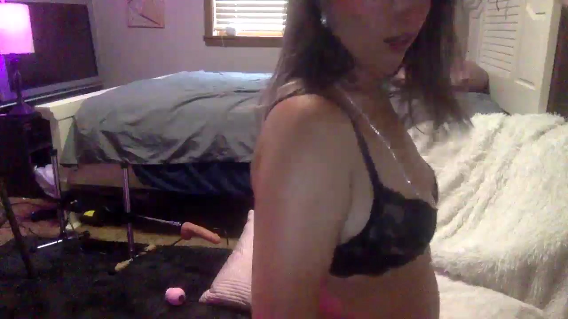 Gallery image thumbnail from WhisperGirl21's myfreecams stream on, 05/30/2024, 19:46 image 18 of 20