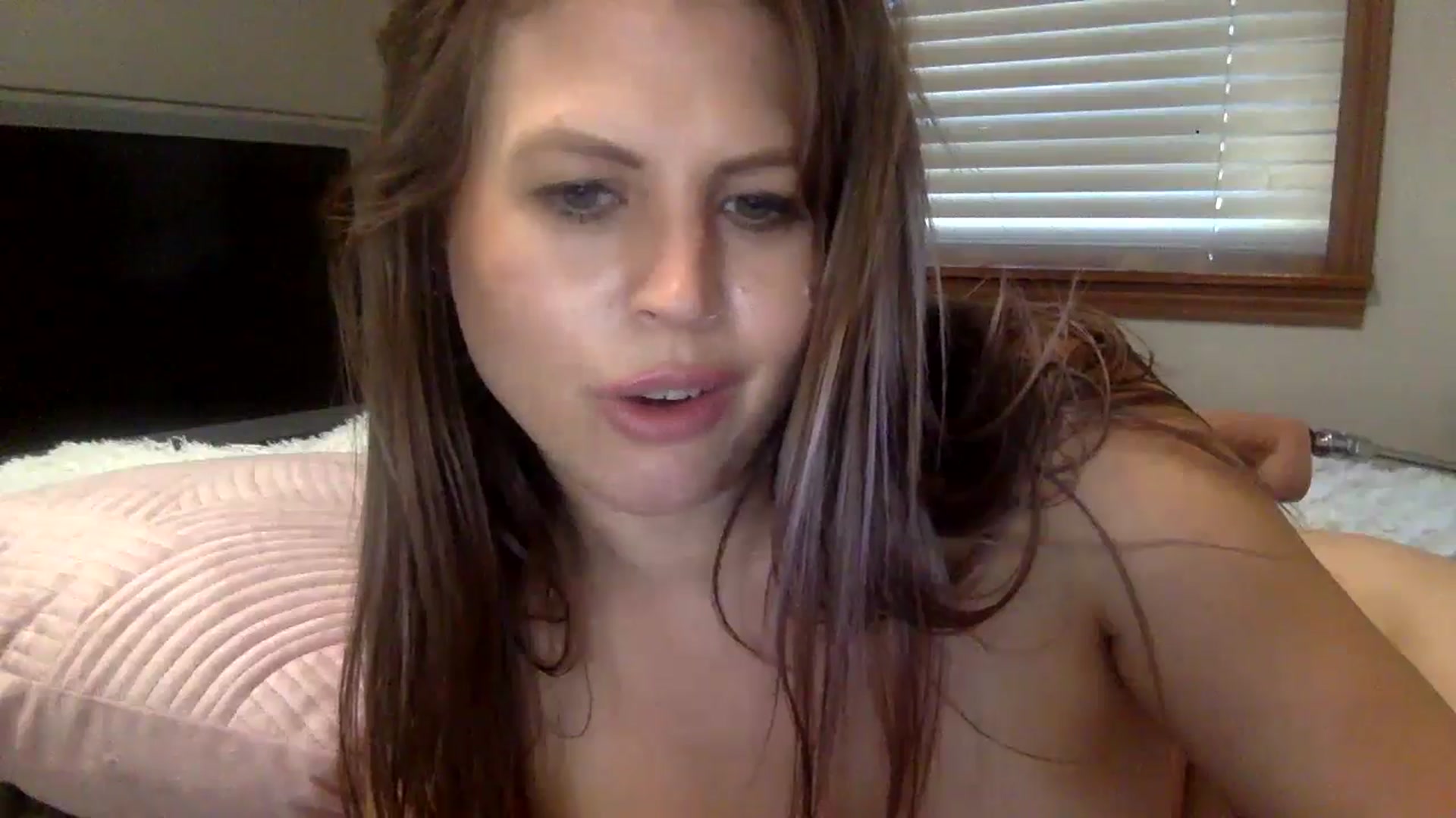 Gallery image thumbnail from WhisperGirl21's myfreecams stream on, 06/05/2024, 21:14 image 11 of 20