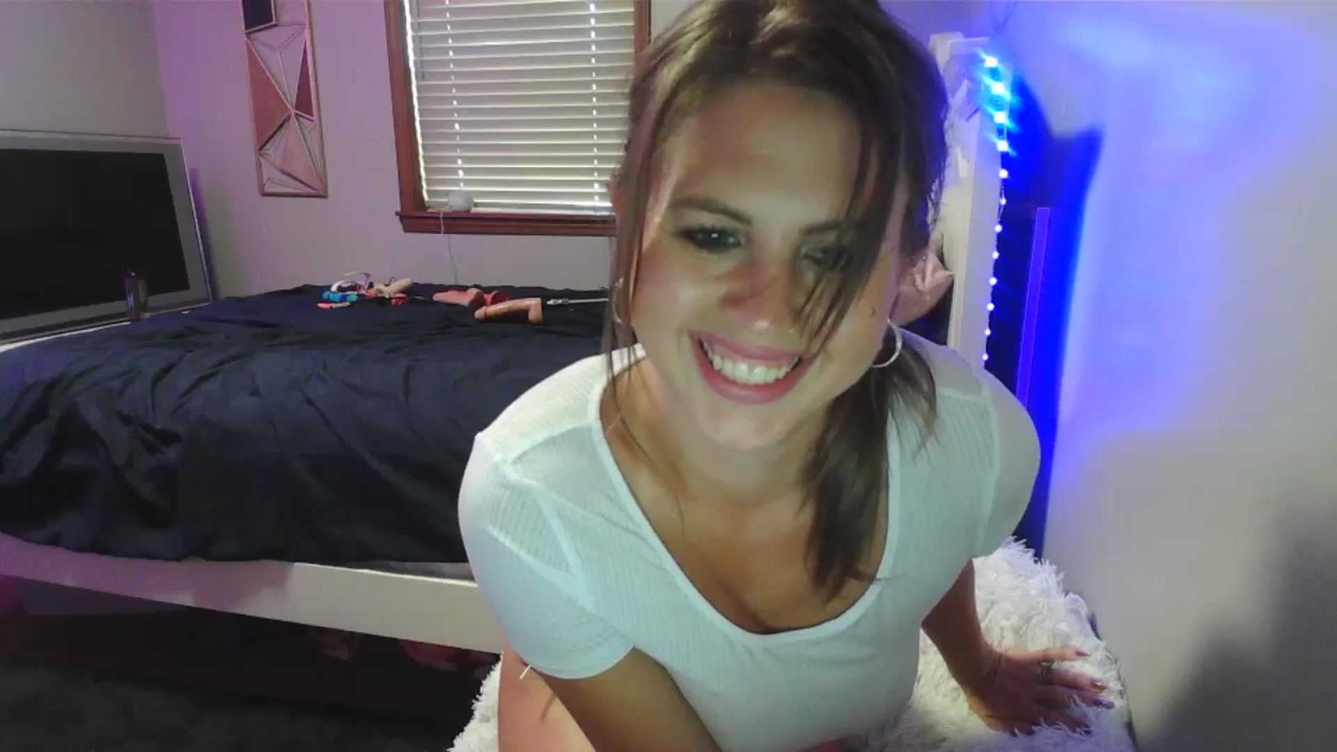 Gallery image thumbnail from WhisperGirl21's myfreecams stream on, 08/01/2024, 20:02 image 6 of 20
