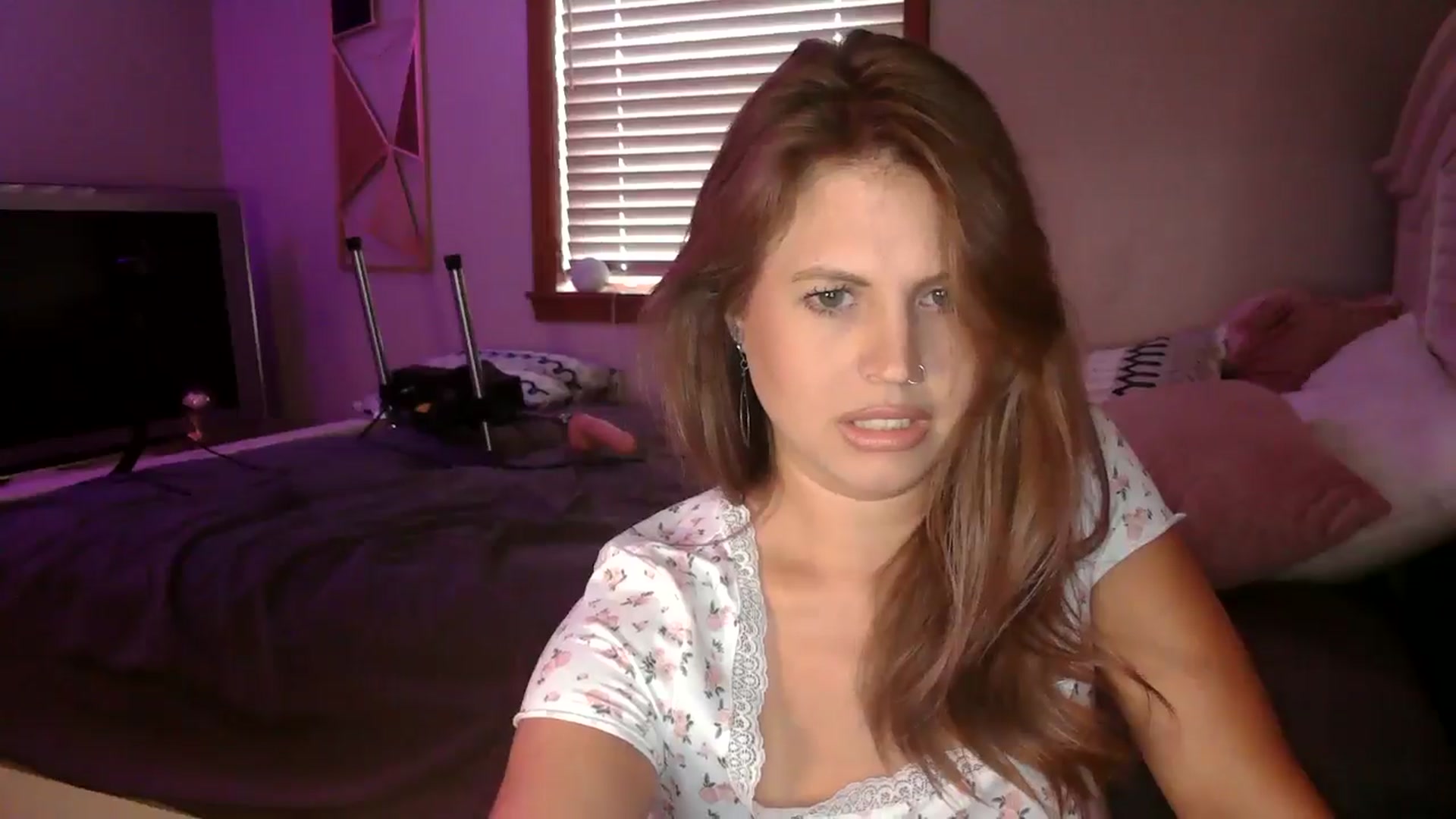 Gallery image thumbnail from WhisperGirl21's myfreecams stream on, 09/03/2024, 18:38 image 9 of 20