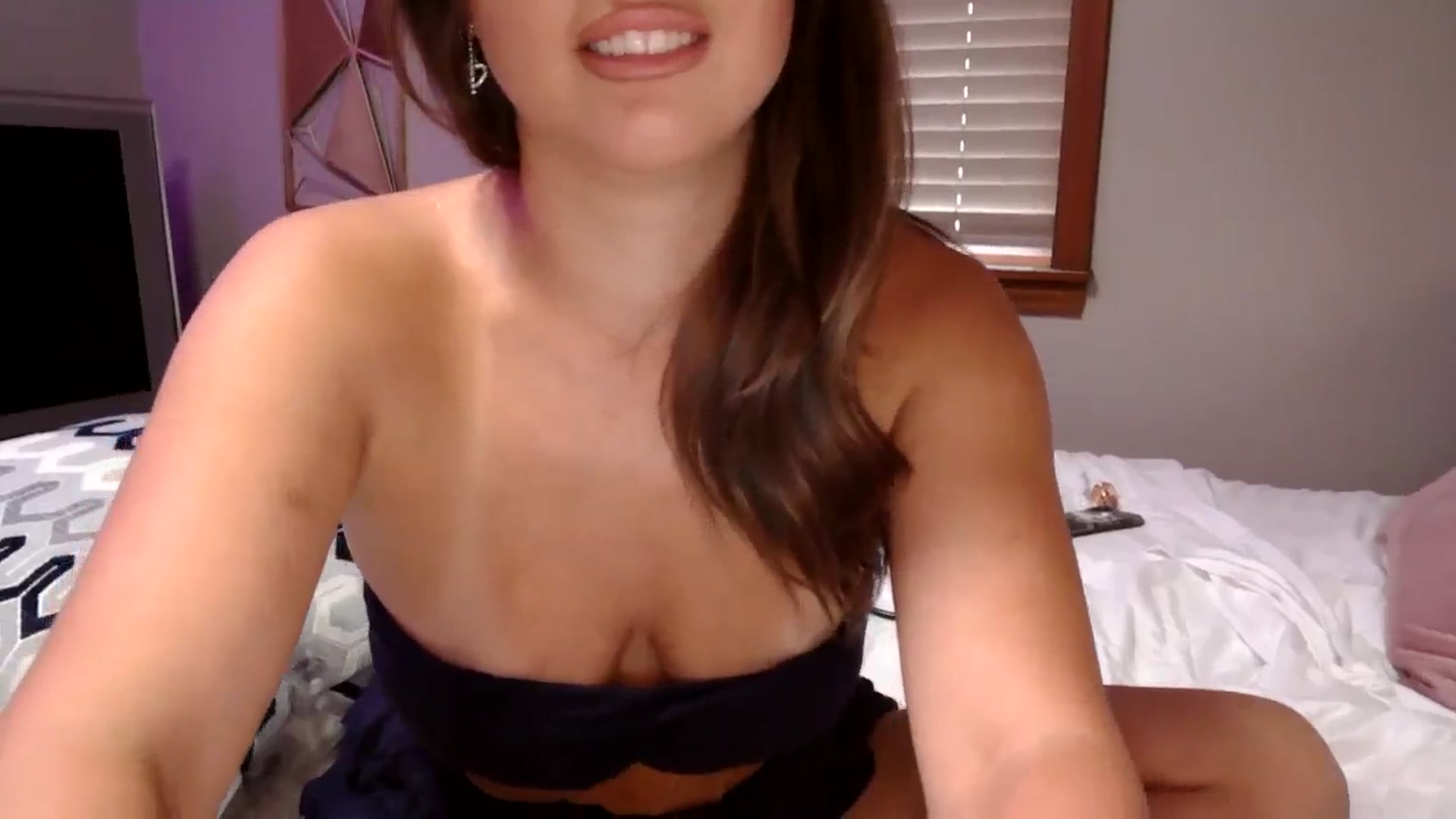 Gallery image thumbnail from WhisperGirl21's myfreecams stream on, 09/12/2024, 18:18 image 6 of 20