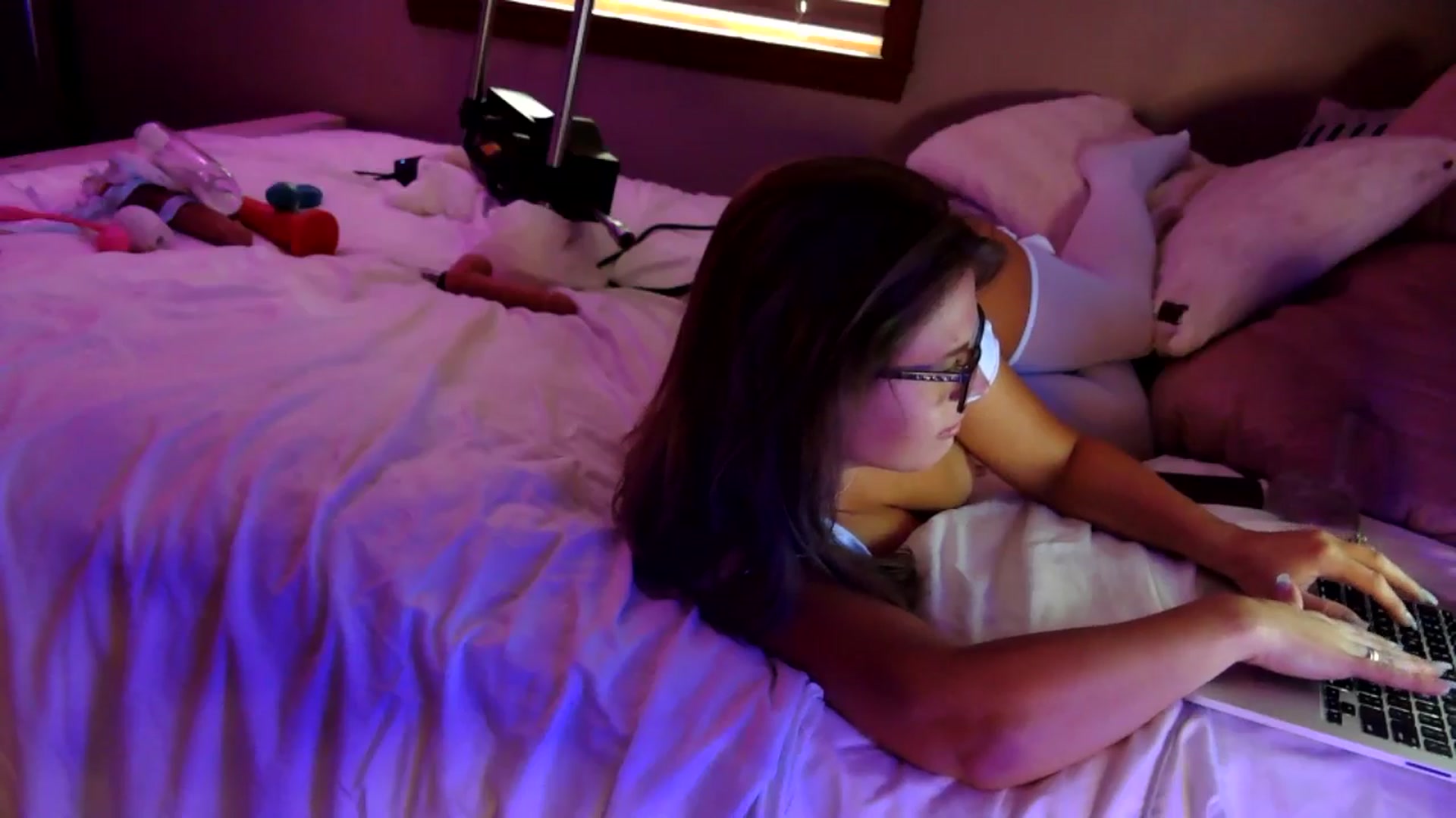 Gallery image thumbnail from WhisperGirl21's myfreecams stream on, 09/13/2024, 16:39 image 17 of 20
