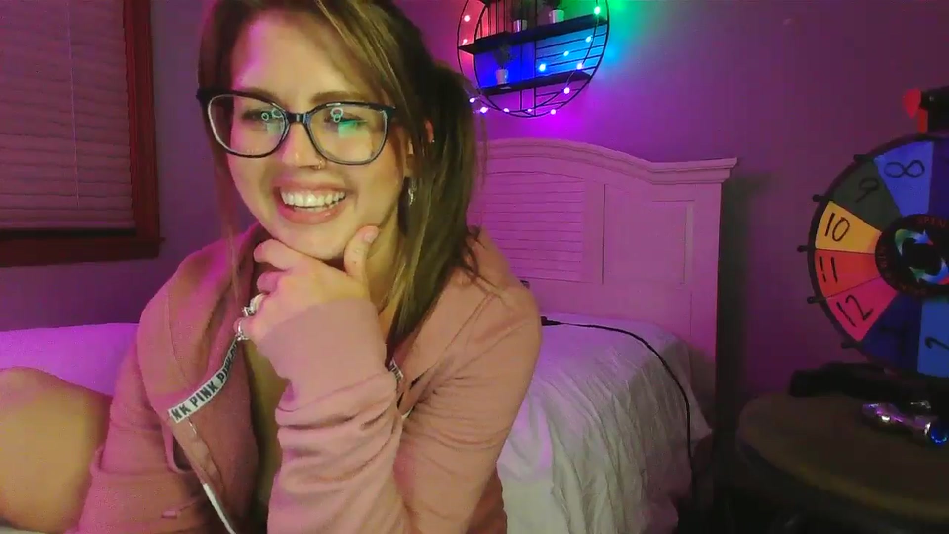 Gallery image thumbnail from WhisperGirl21's myfreecams stream on, 09/16/2024, 05:03 image 13 of 20