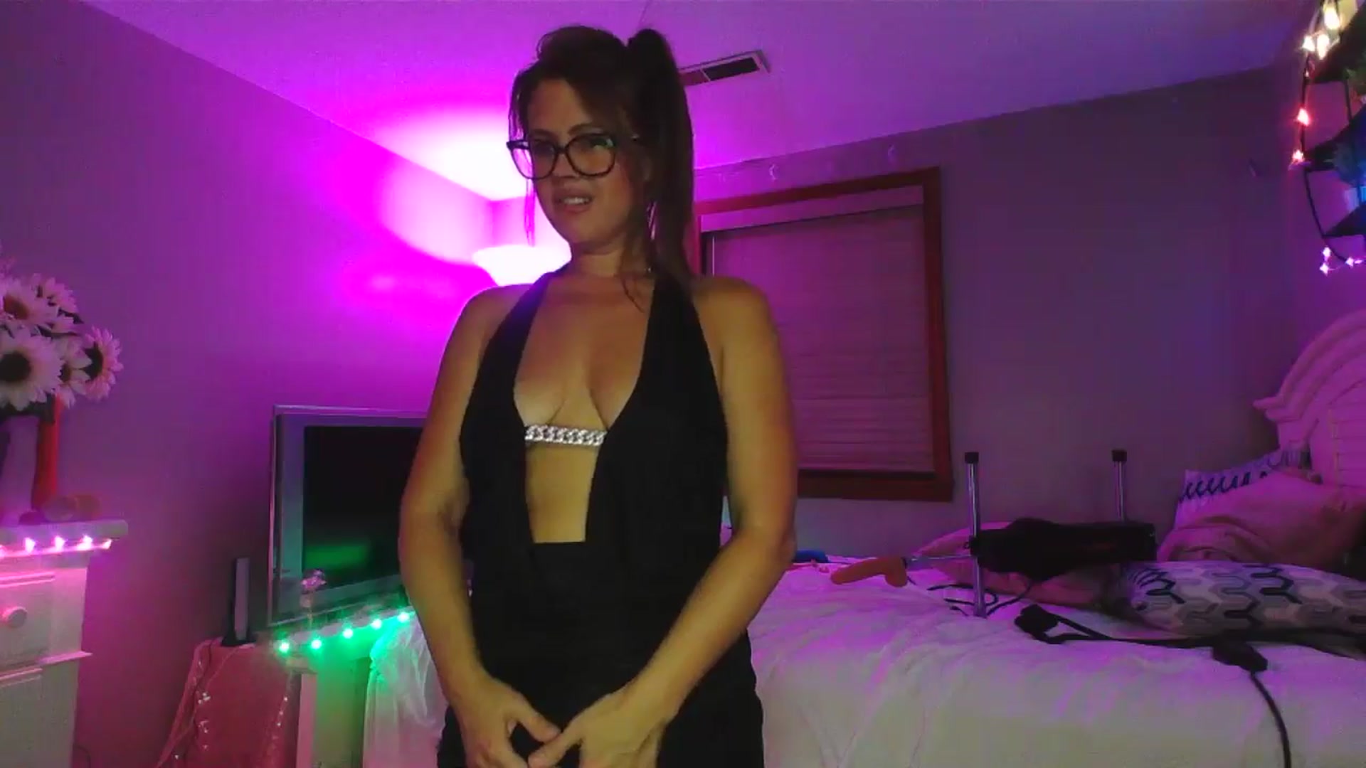 Gallery image thumbnail from WhisperGirl21's myfreecams stream on, 09/17/2024, 04:41 image 8 of 20