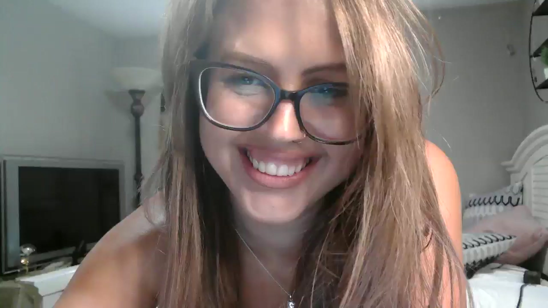 Gallery image thumbnail from WhisperGirl21's myfreecams stream on, 09/17/2024, 17:57 image 2 of 20