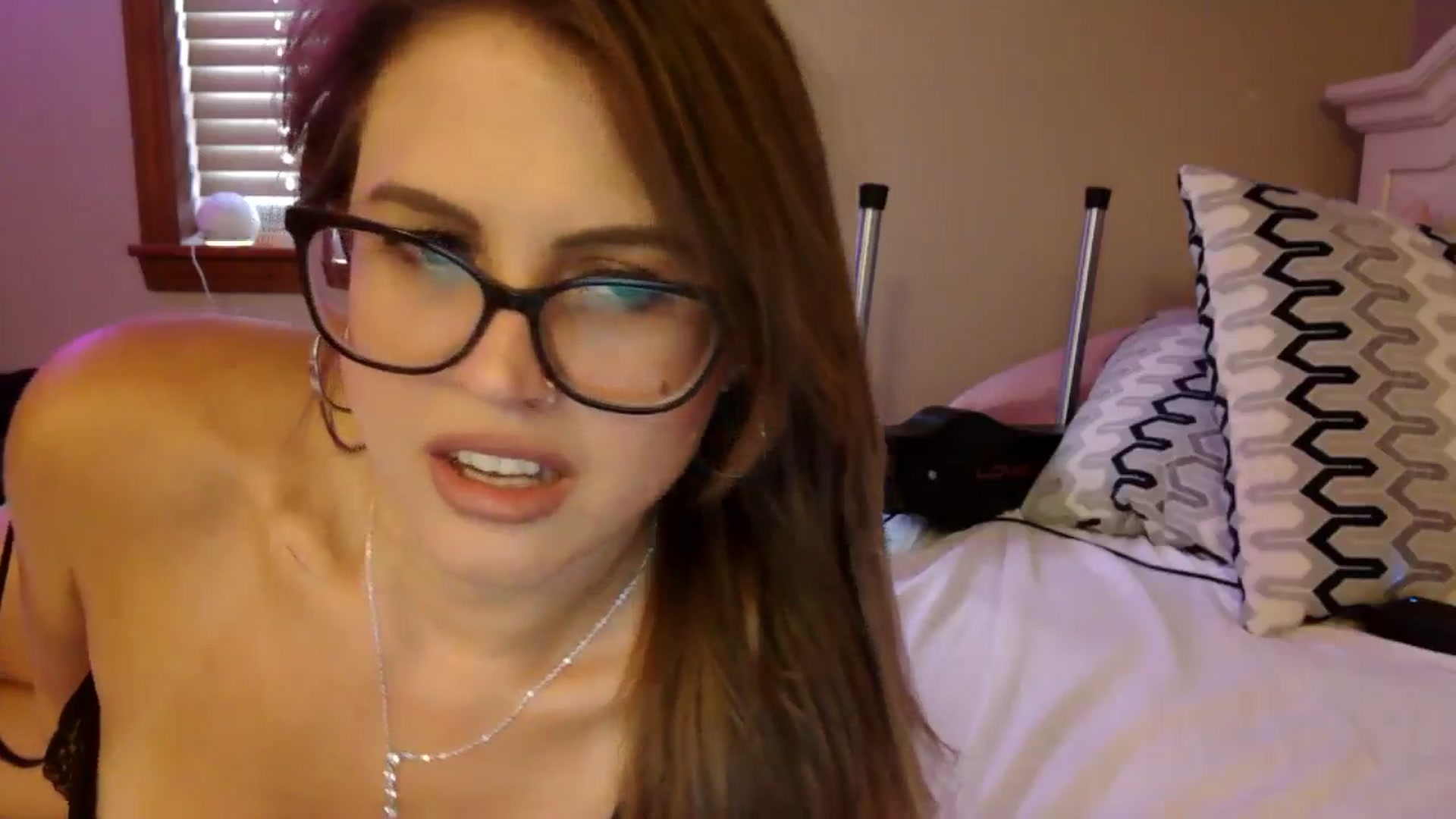 Gallery image thumbnail from WhisperGirl21's myfreecams stream on, 09/25/2024, 19:58 image 11 of 20