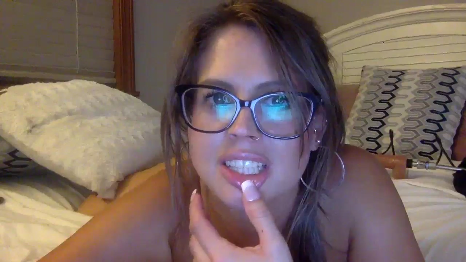 Gallery image thumbnail from WhisperGirl21's myfreecams stream on, 10/01/2024, 05:16 image 7 of 20