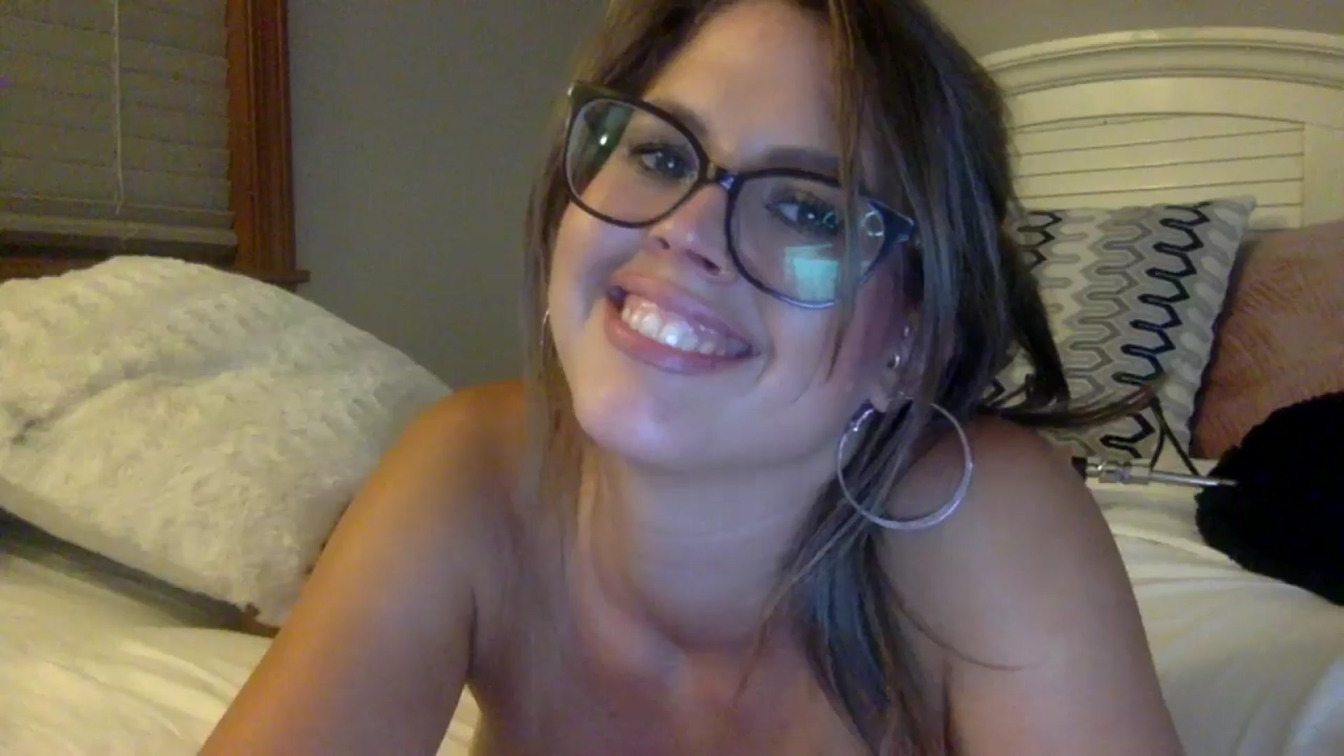 Gallery image thumbnail from WhisperGirl21's myfreecams stream on, 10/01/2024, 05:16 image 15 of 20
