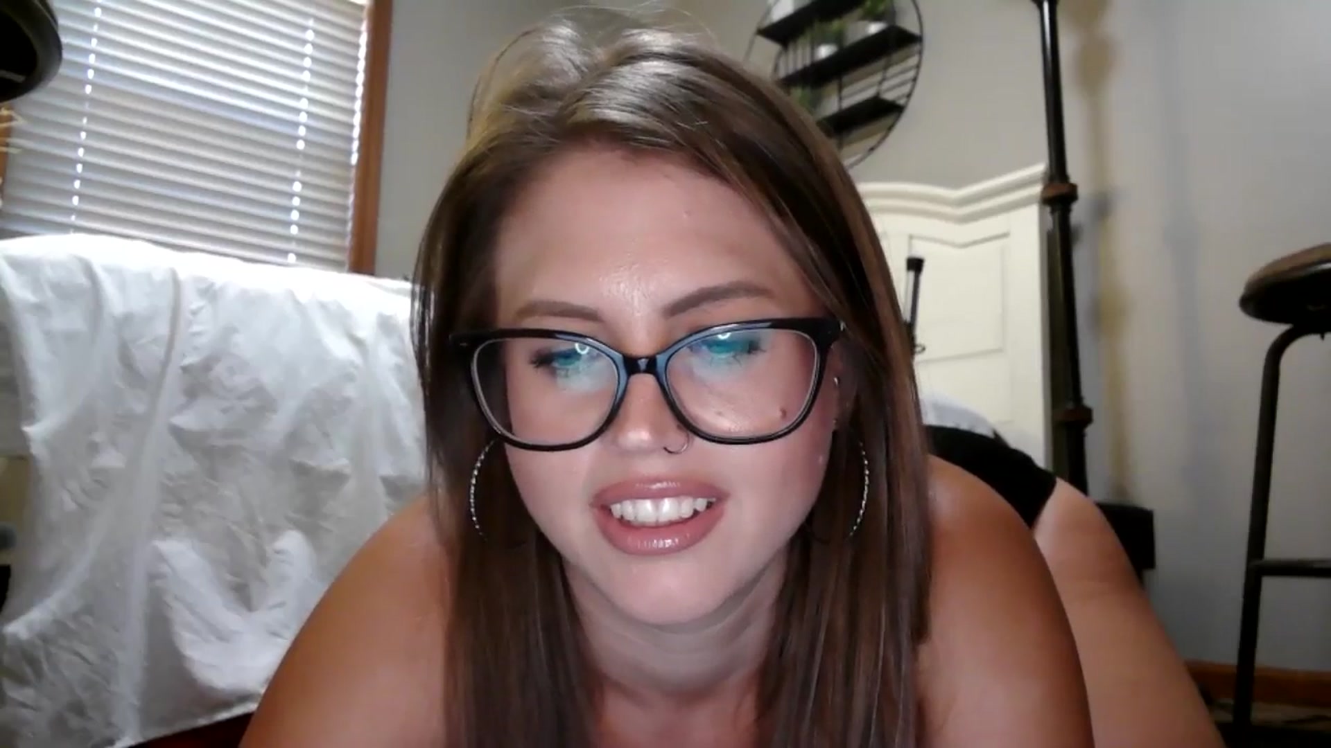 Gallery image thumbnail from WhisperGirl21's myfreecams stream on, 10/01/2024, 20:15 image 2 of 20