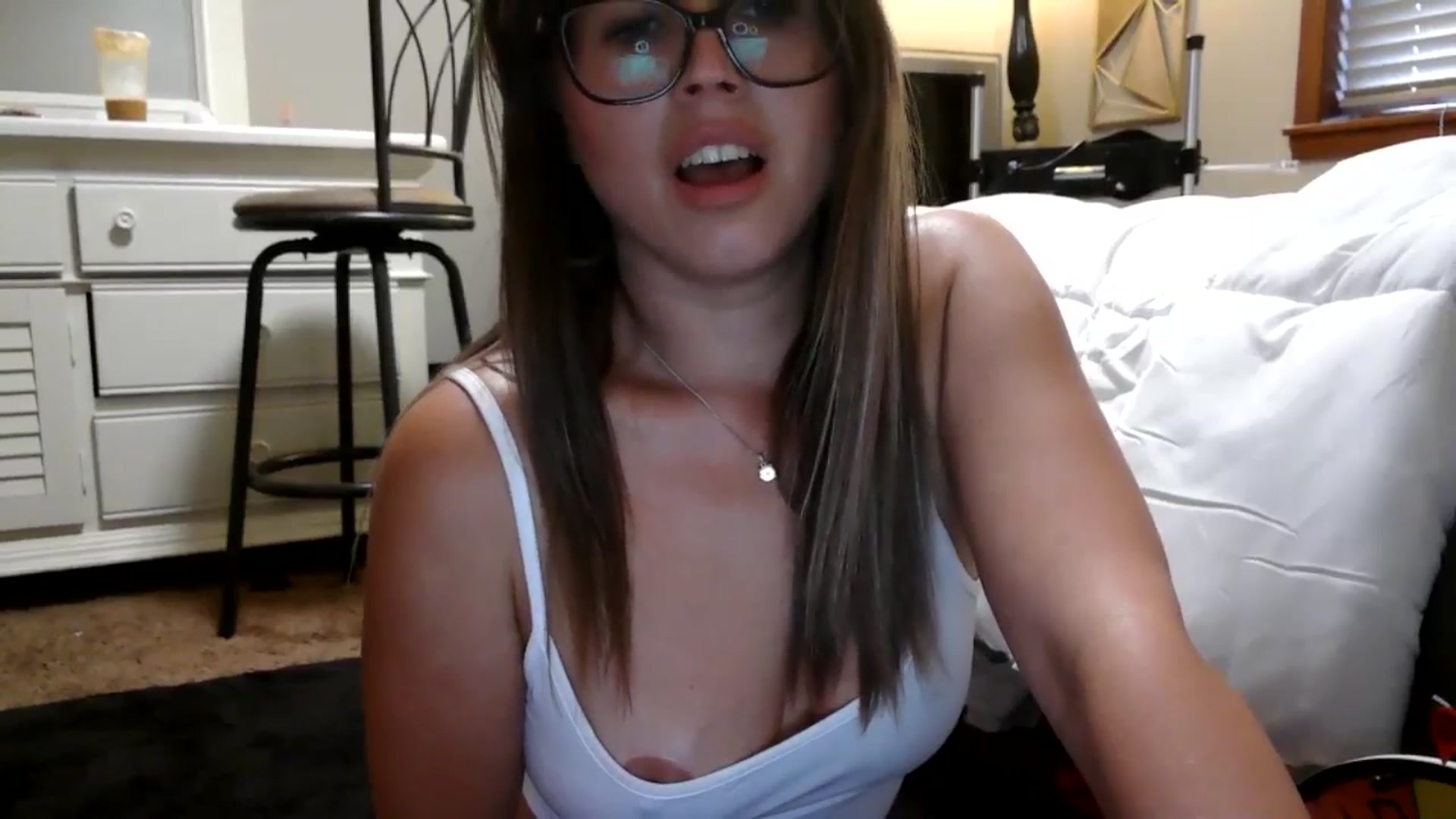 Gallery image thumbnail from WhisperGirl21's myfreecams stream on, 10/04/2024, 21:04 image 2 of 20