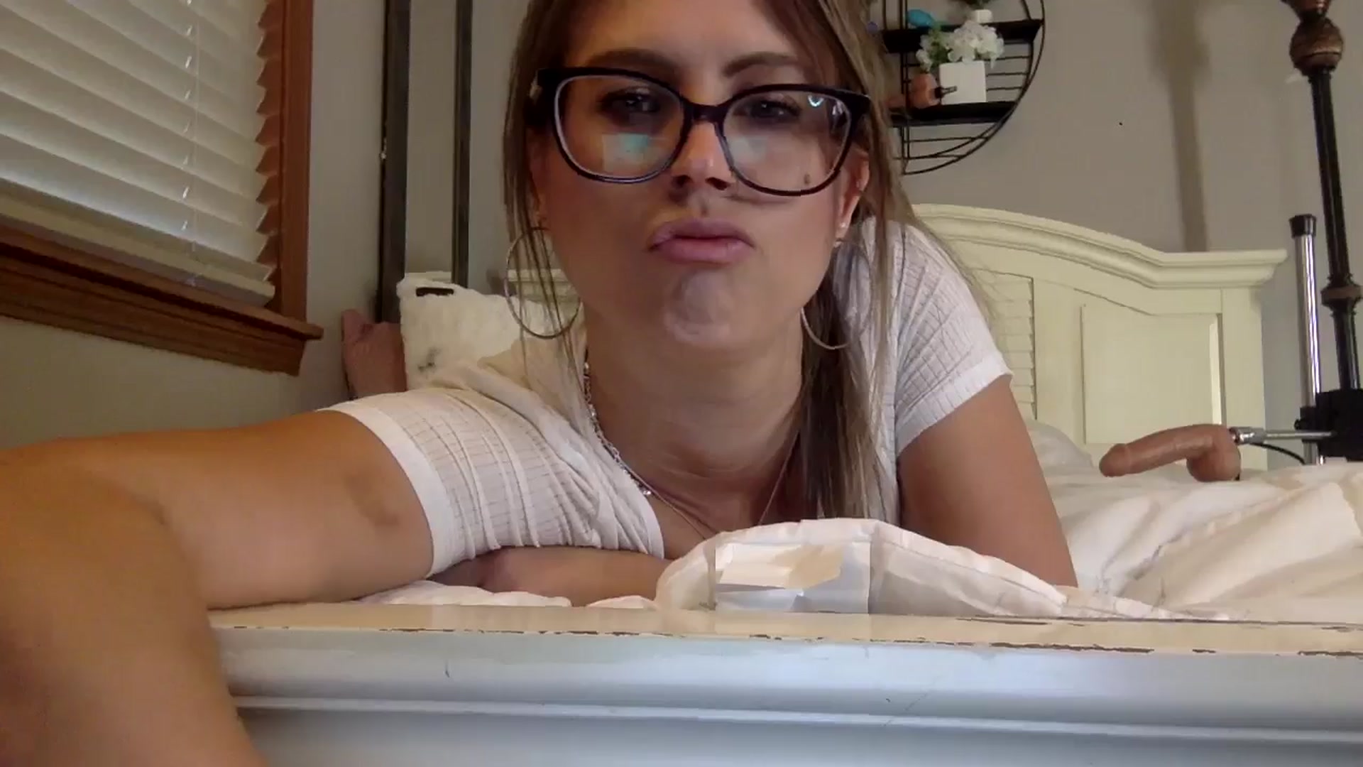Gallery image thumbnail from WhisperGirl21's myfreecams stream on, 10/15/2024, 19:17 image 3 of 20