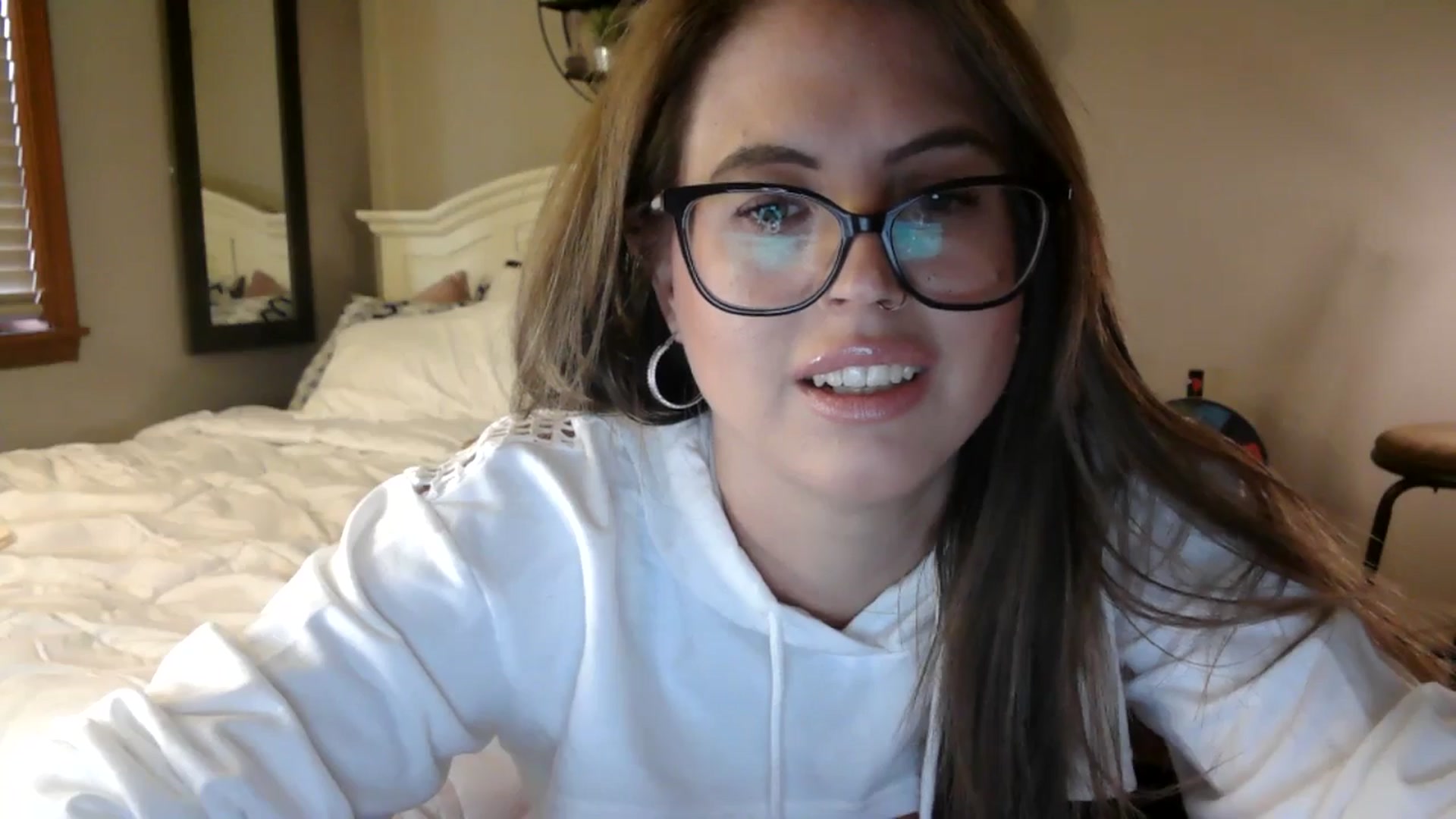 Gallery image thumbnail from WhisperGirl21's myfreecams stream on, 10/18/2024, 19:32 image 2 of 20