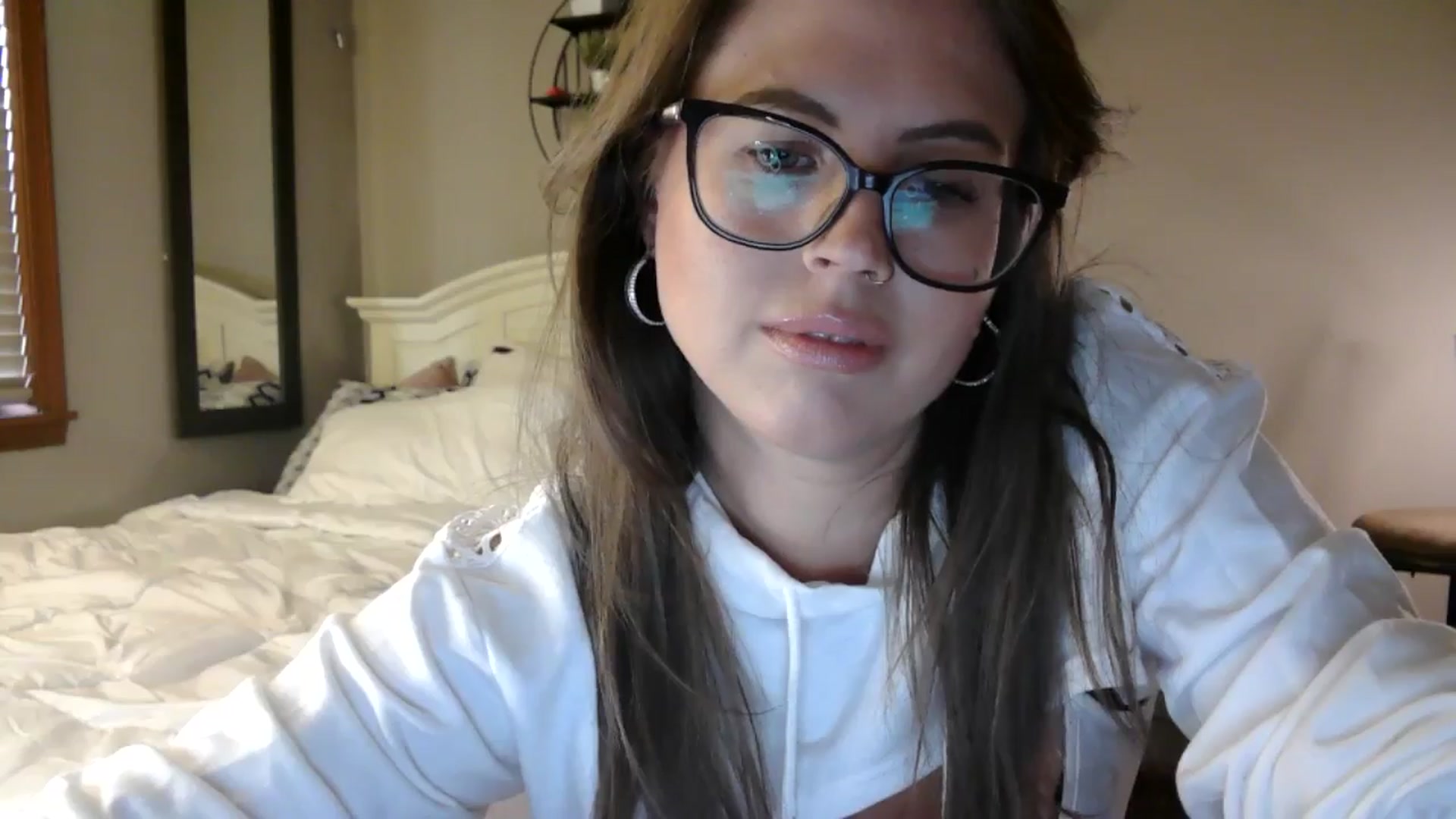 Gallery image thumbnail from WhisperGirl21's myfreecams stream on, 10/18/2024, 19:32 image 20 of 20