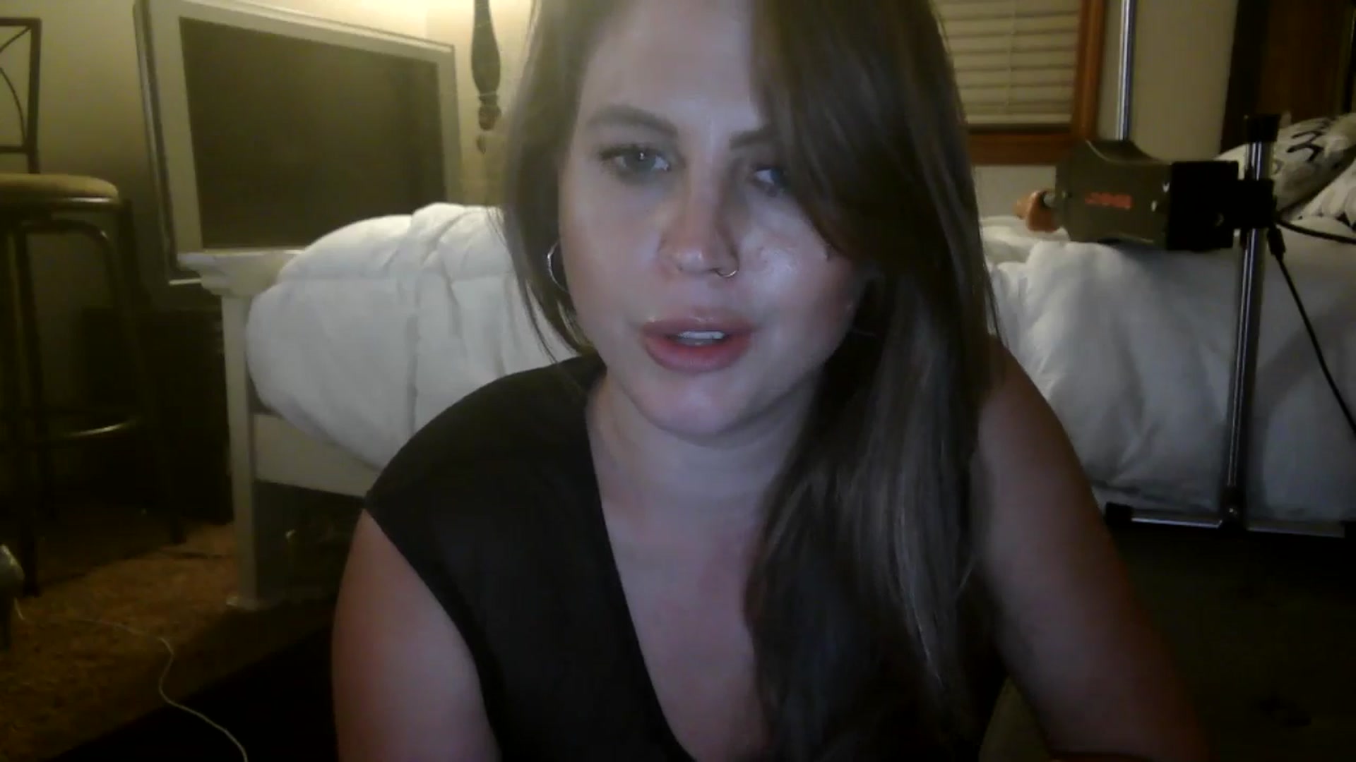 Gallery image thumbnail from WhisperGirl21's myfreecams stream on, 10/29/2024, 05:02 image 18 of 20