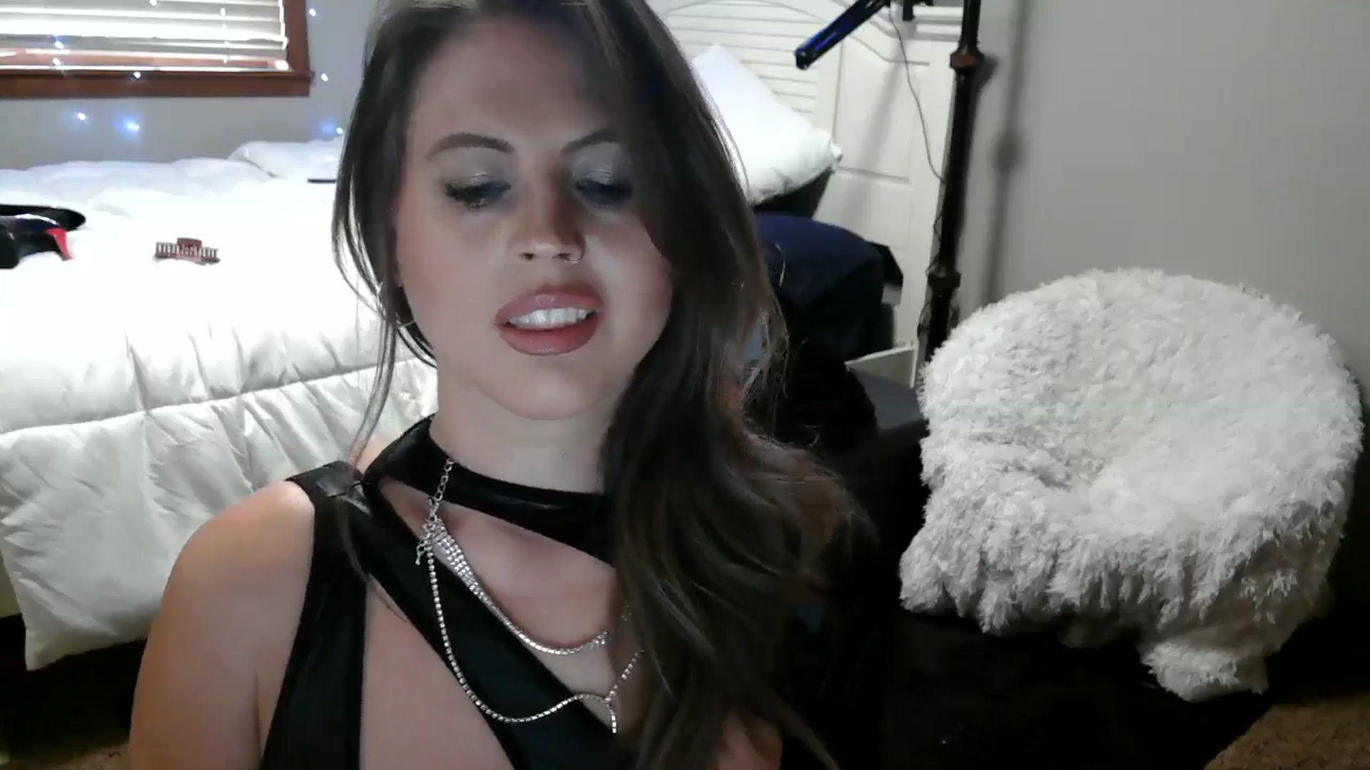 Gallery image thumbnail from WhisperGirl21's myfreecams stream on, 11/06/2024, 17:27 image 8 of 20